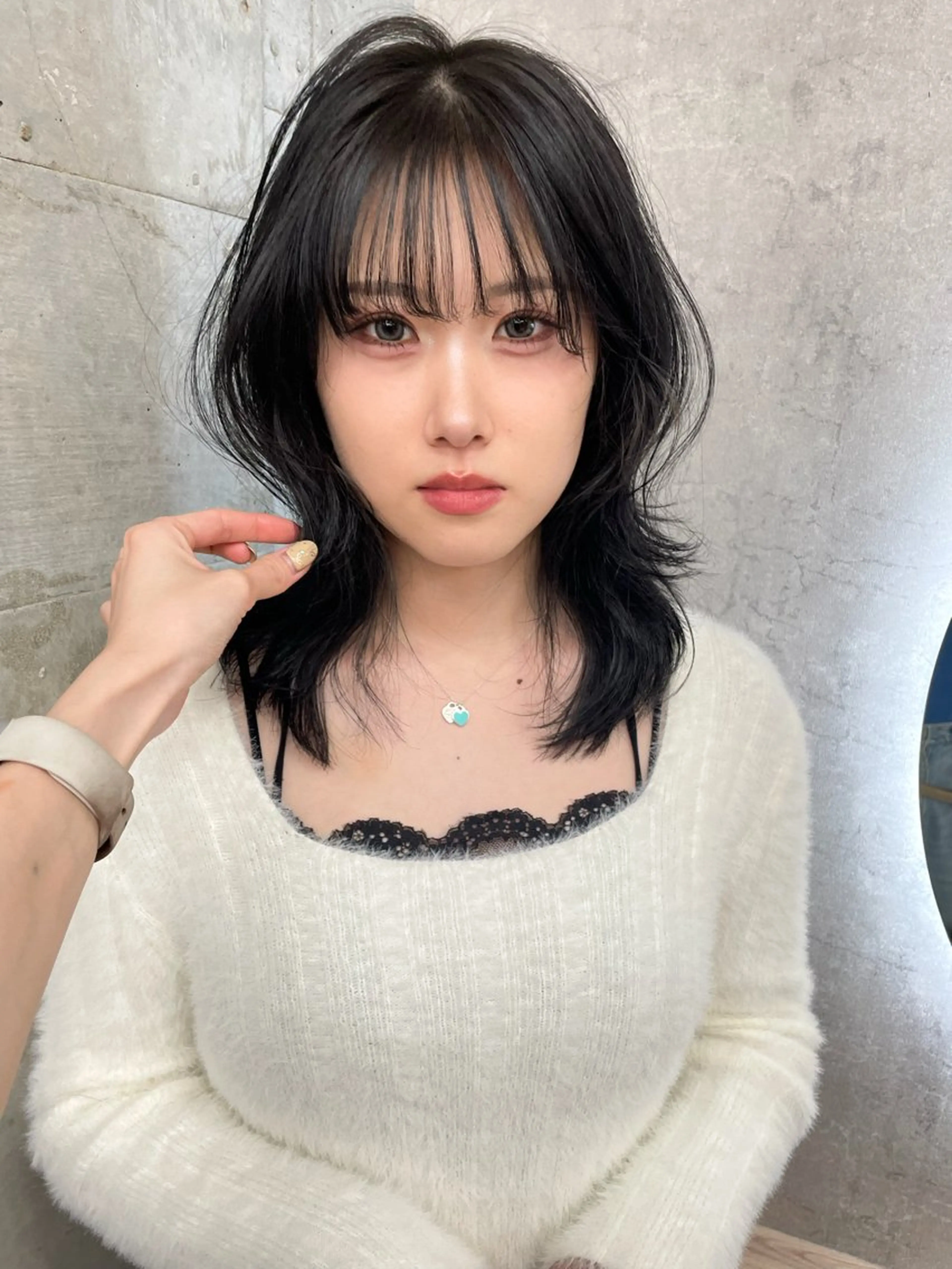 ミディアム カラー 黒髪 ブリーチ ブルーカラー ブルーブラック ケアブリーチ カット ヘアカラー ブリーチ/レイヤー 💕/momoaのヘアスタイル
