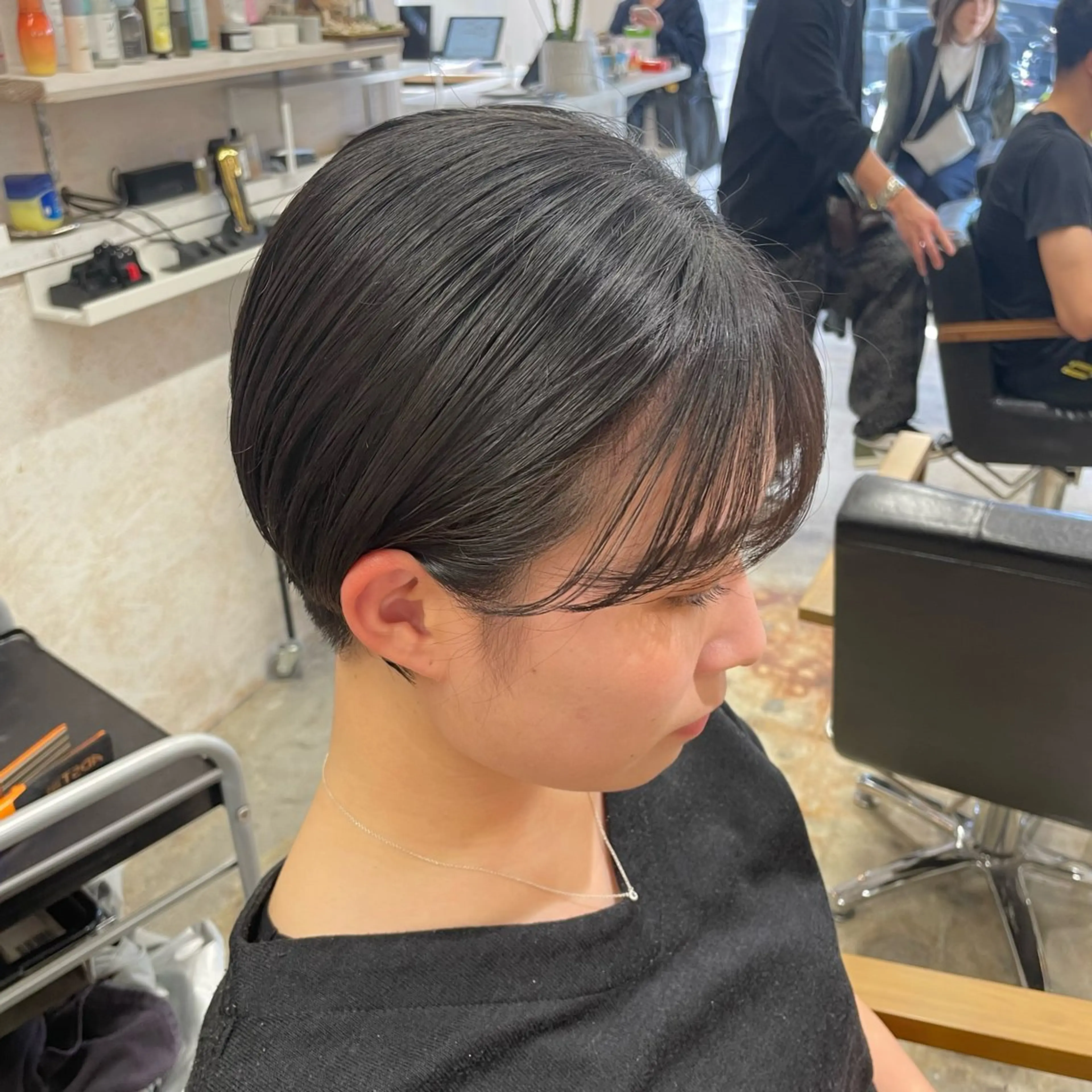 ショート カット 飯島朋香 オリーブベージュ🌿のヘアスタイル