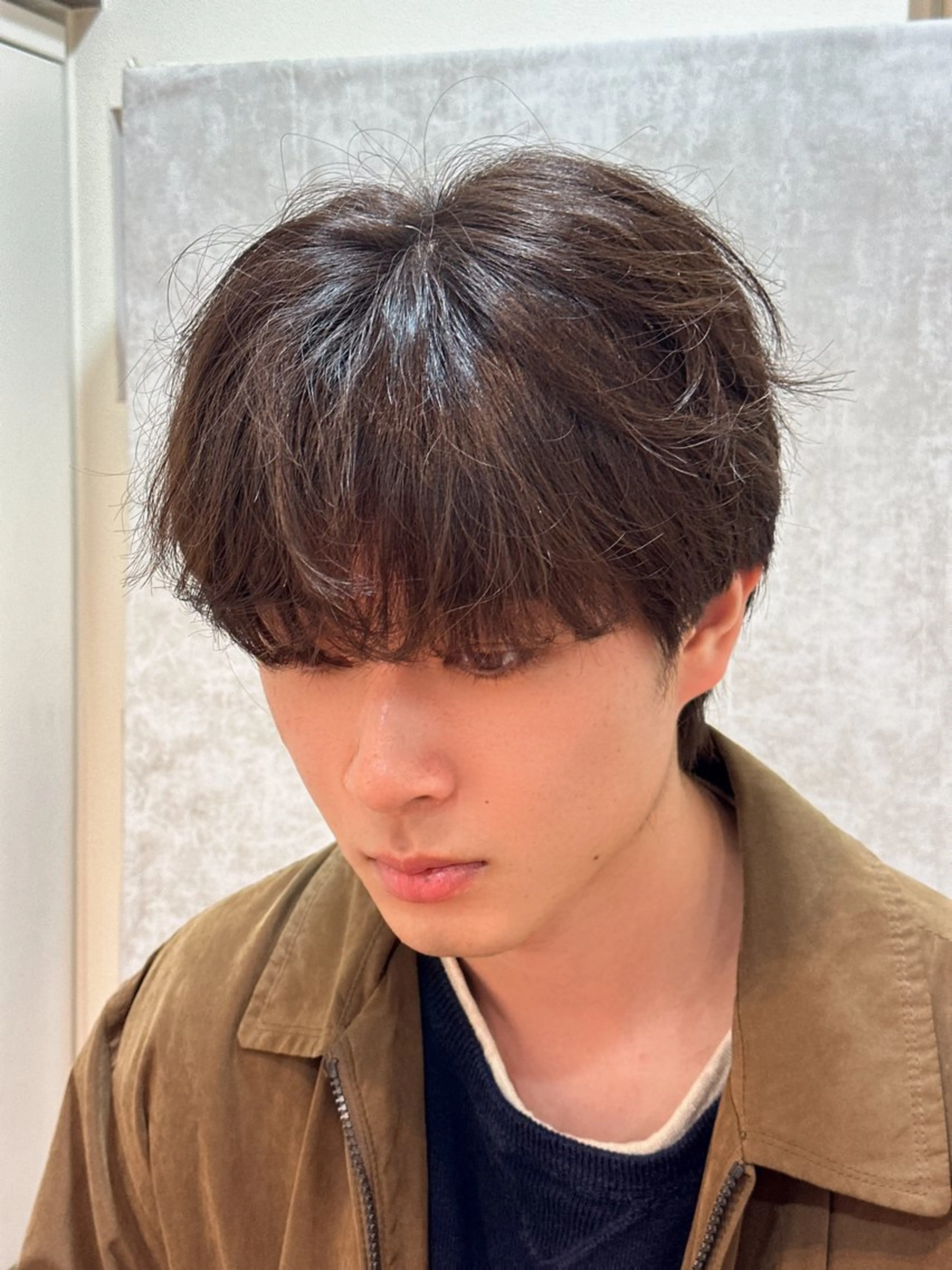 メンズ カット ラウンドマッシュシャ ドウニュアンスパーマのヘアスタイル