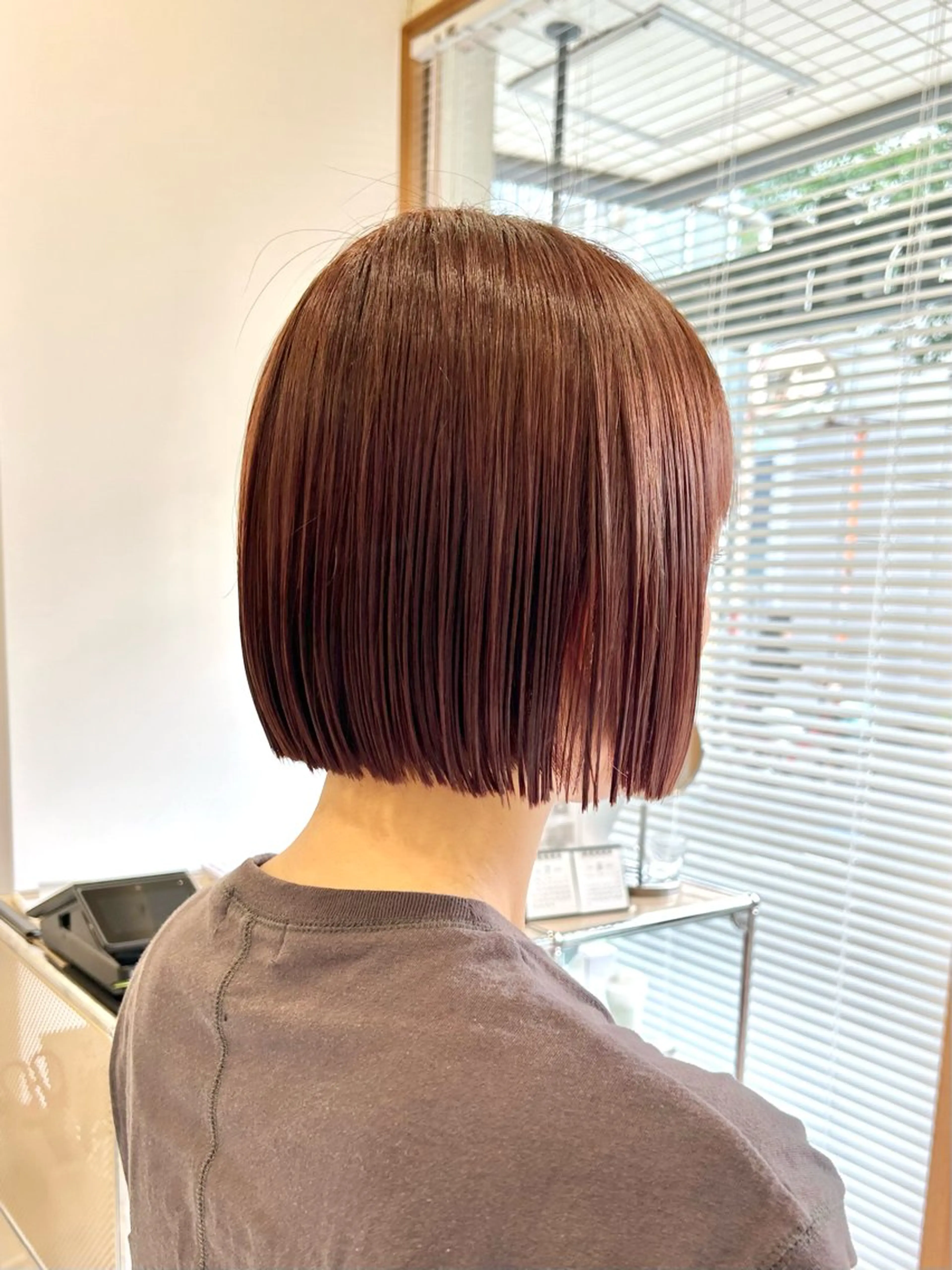 ショート カラー カット ヘアカラー 縮毛矯正 トリートメント ぱつっとボブ/ 小野あかねのヘアスタイル
