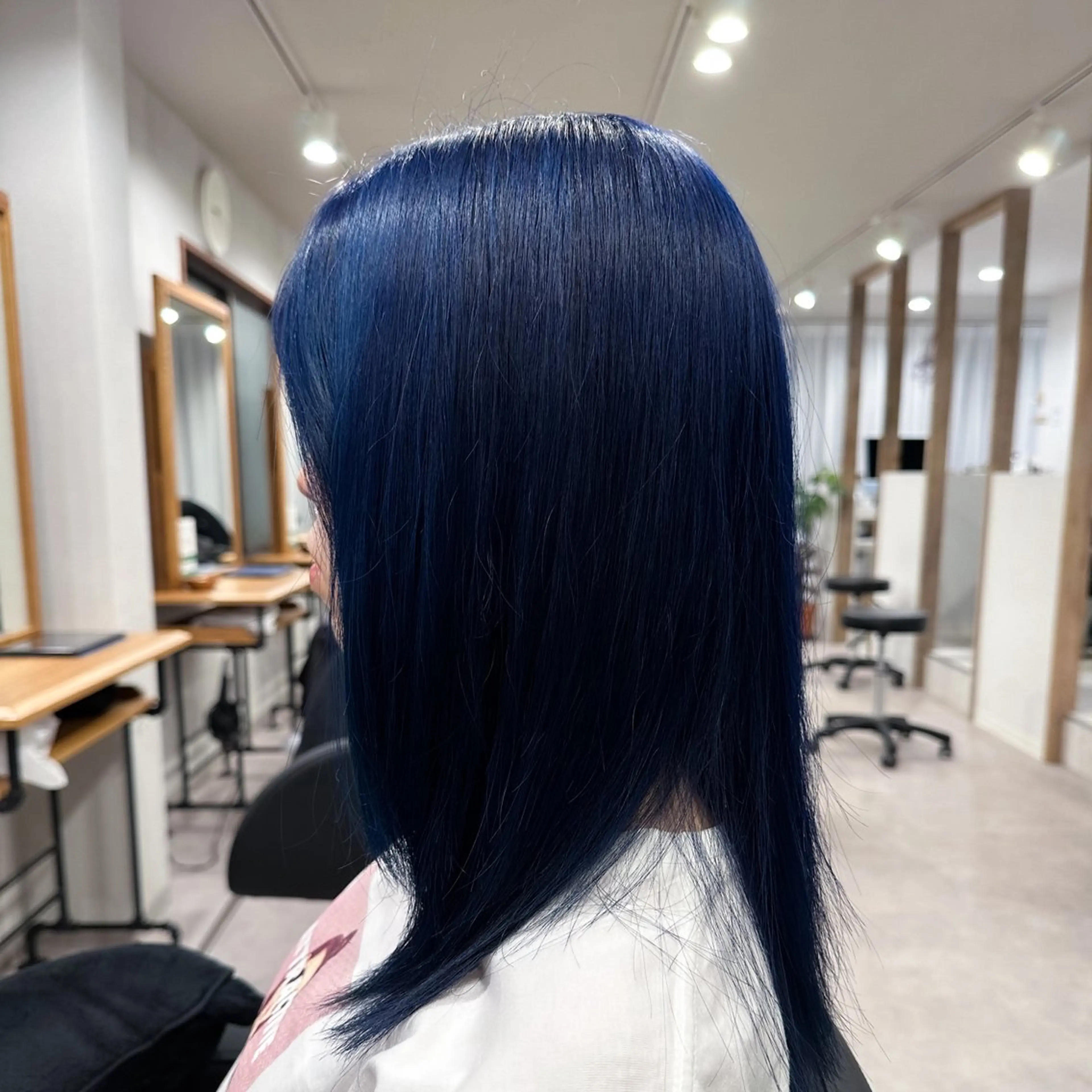 セミロング カラー ブルーカラー ネイビーカラー affect 上大岡所属・《ブリーチカラー / 縮毛矯正》坂本爽のヘアスタイル