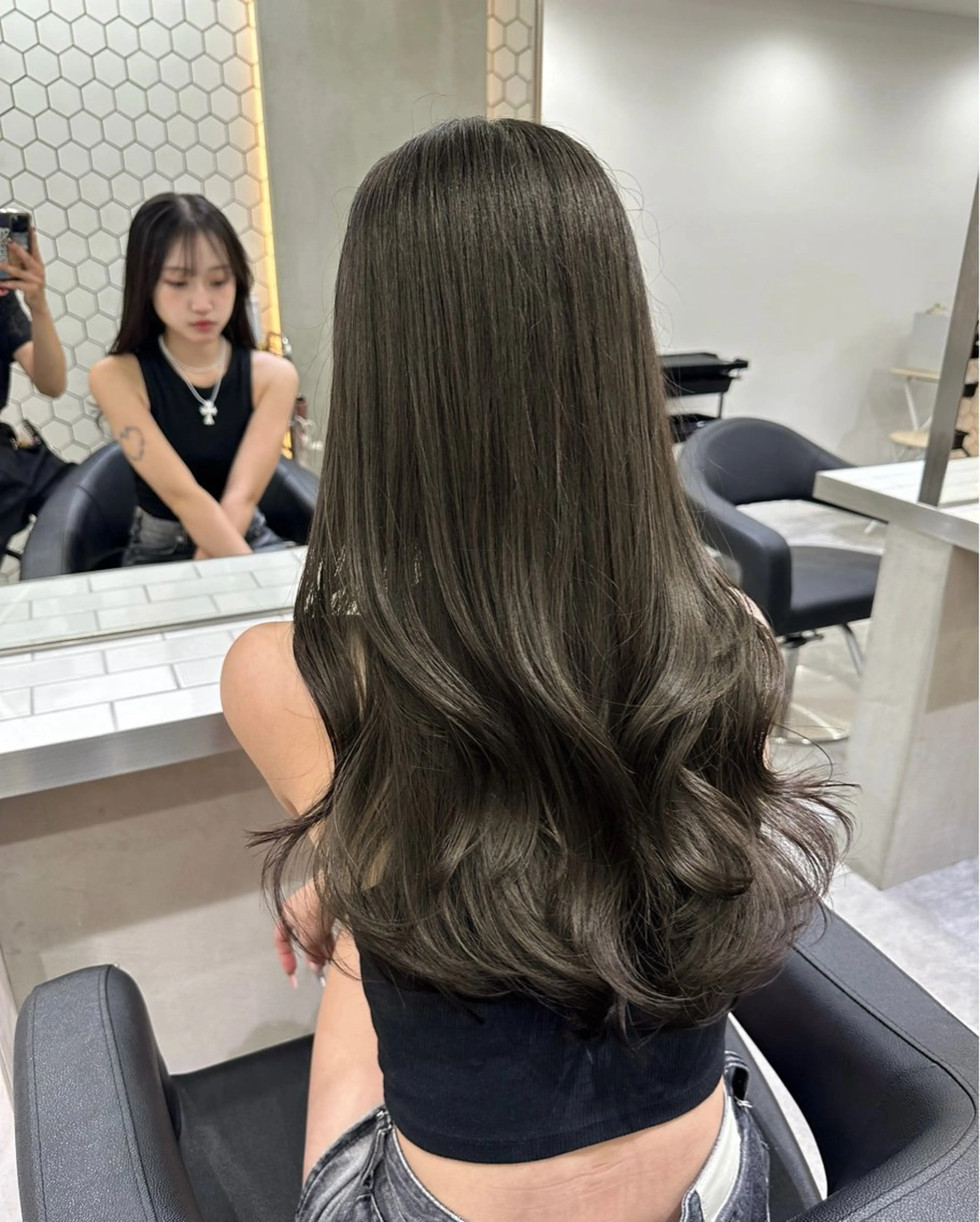 ロング カラー カット ヘアカラー トリートメント レイヤー 顔周り グレージュ/添田晃基のヘアスタイル