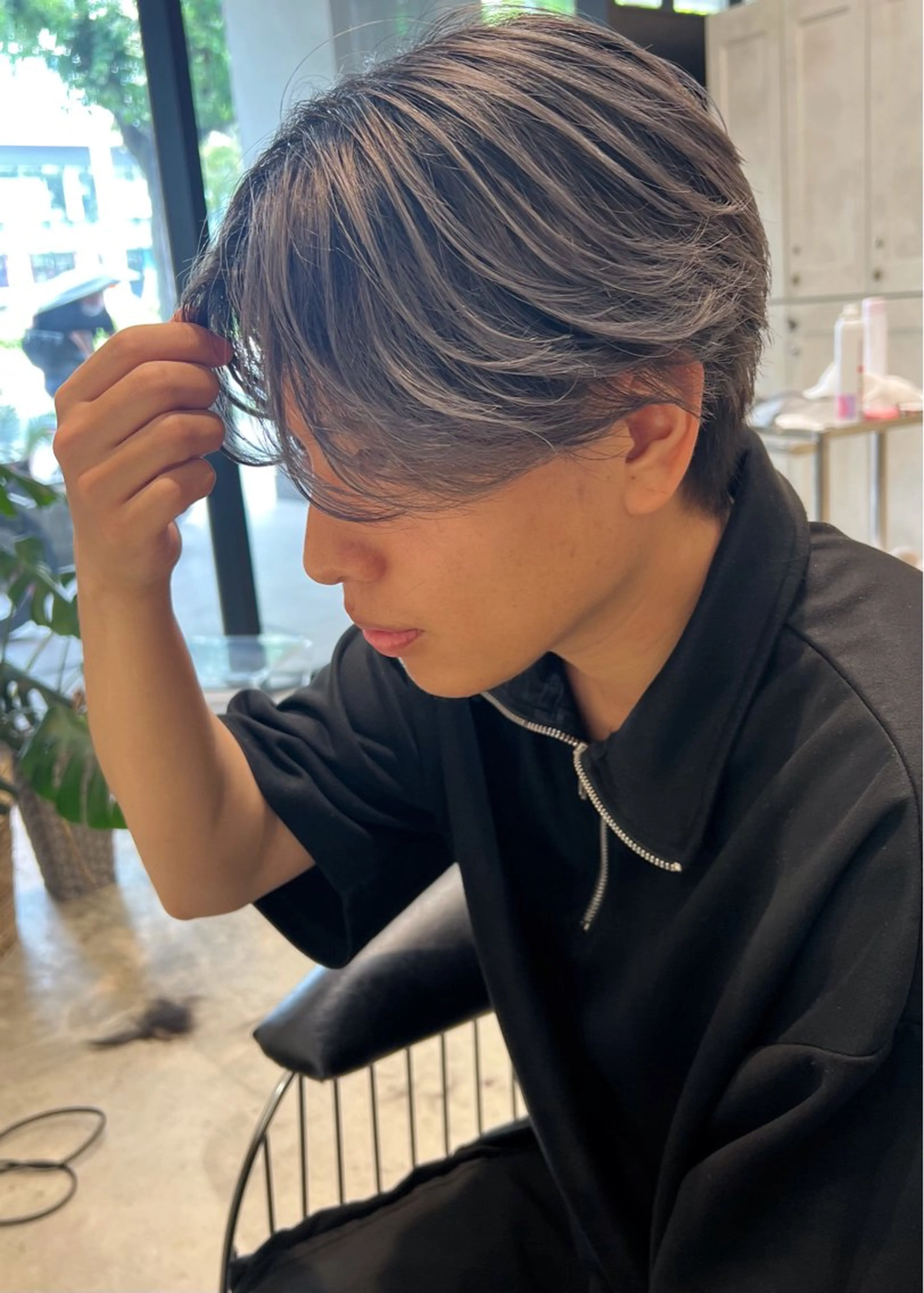 【メンズ限定ミニモ学割U22予約殺到🌺】センターパートカット＋ハイライトカラー＋トリートメントの写真