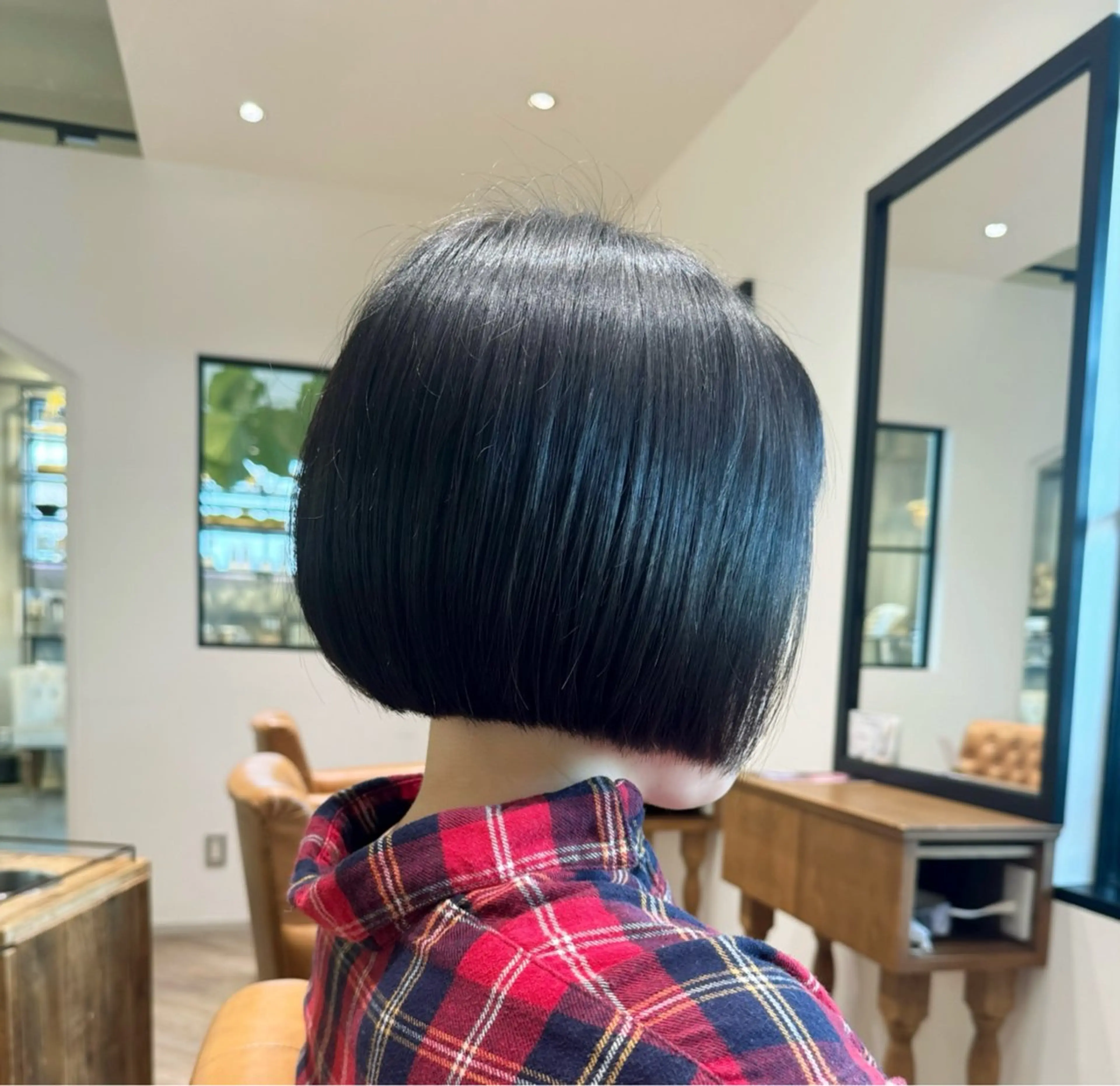 ミディアム カット 白木 葵のヘアスタイル