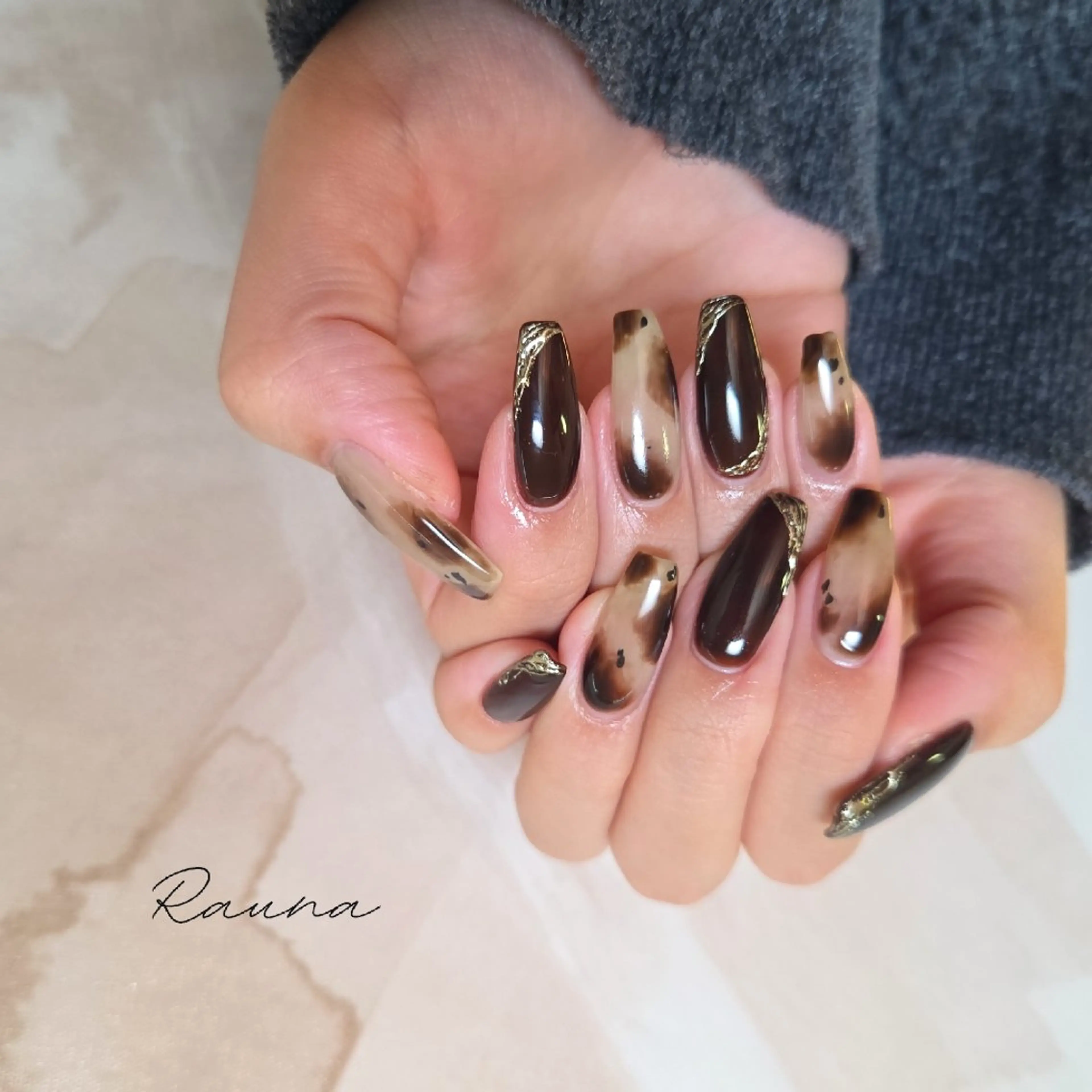 ネイル ハンドネイル Rauna nailsalon のネイルデザイン