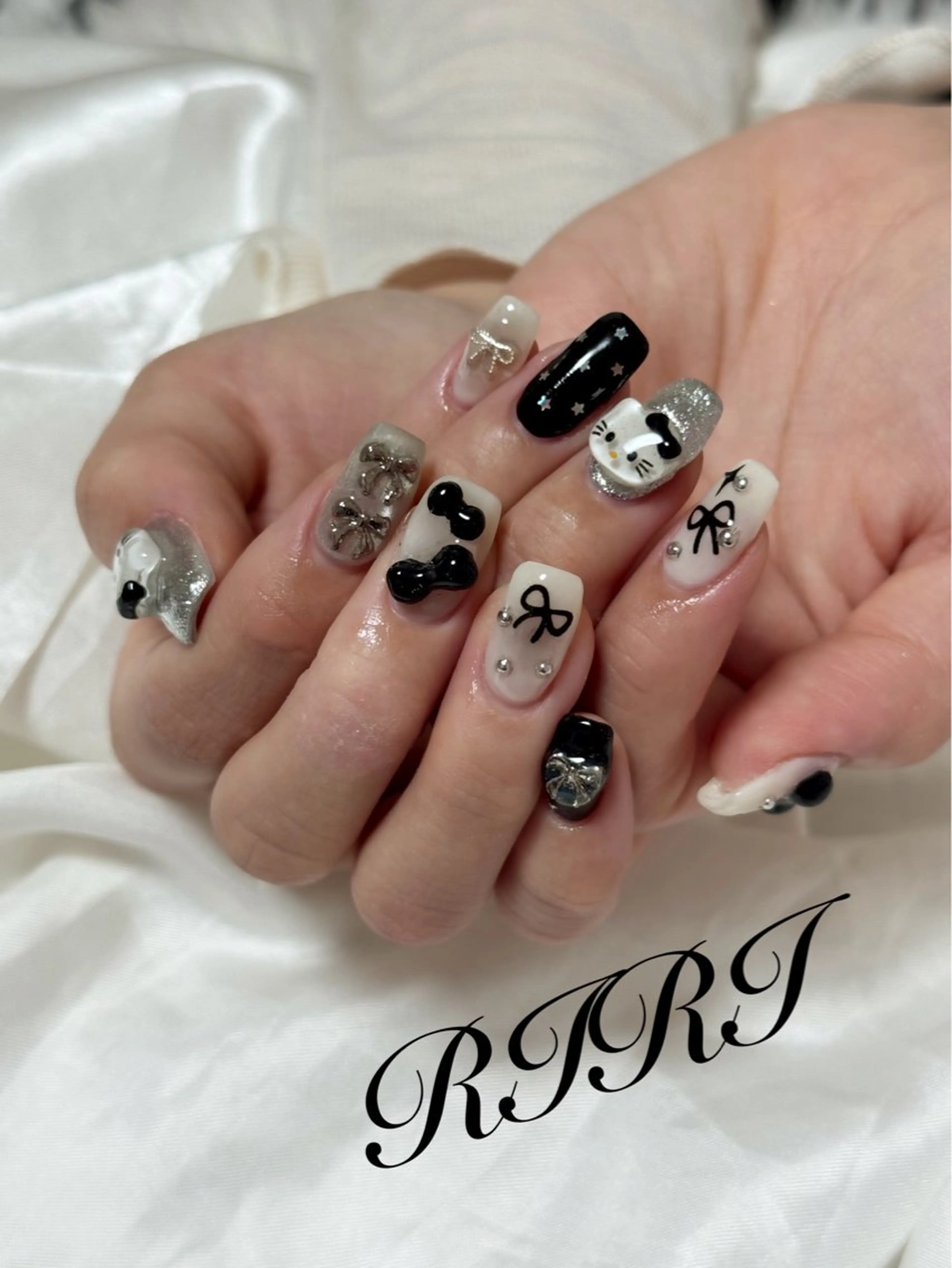 ネイル ジェルネイル キラキラネイル ショートネイル 冬ネイル ハンドネイル riri オーナーのネイルデザイン