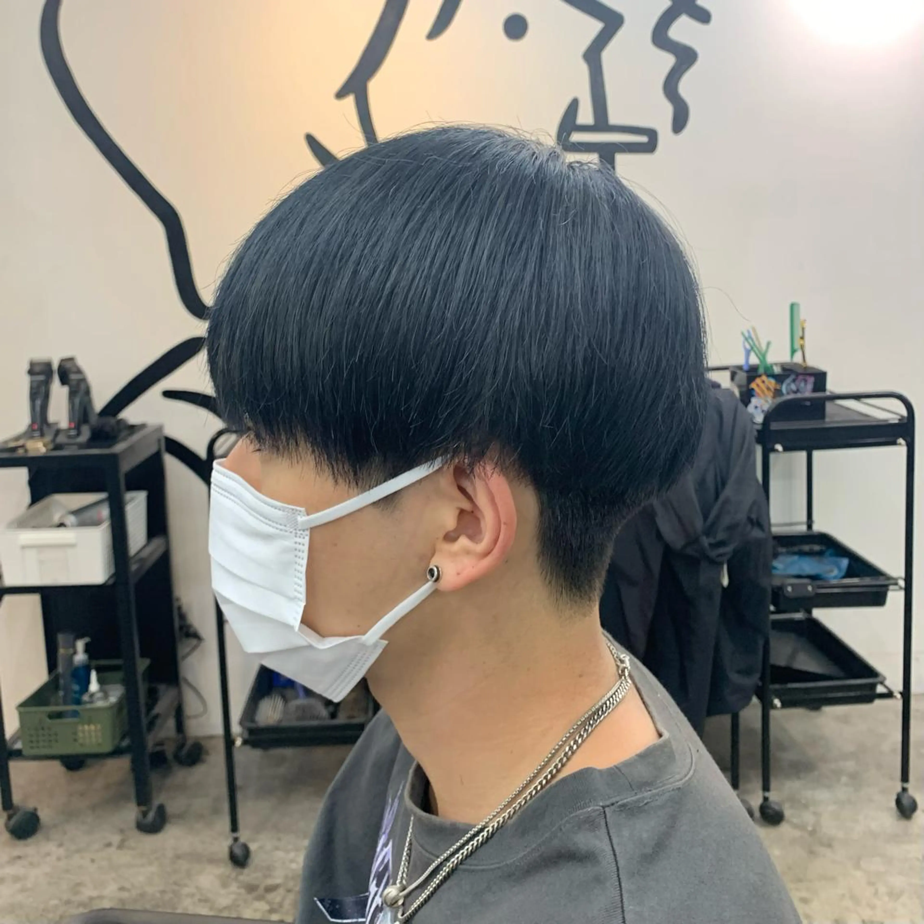 ショート カラー メンズ 黒髪 ブルーカラー ブルーブラック カット ヘアカラー メンズ特化美容師/ 藤戸 椋のヘアスタイル