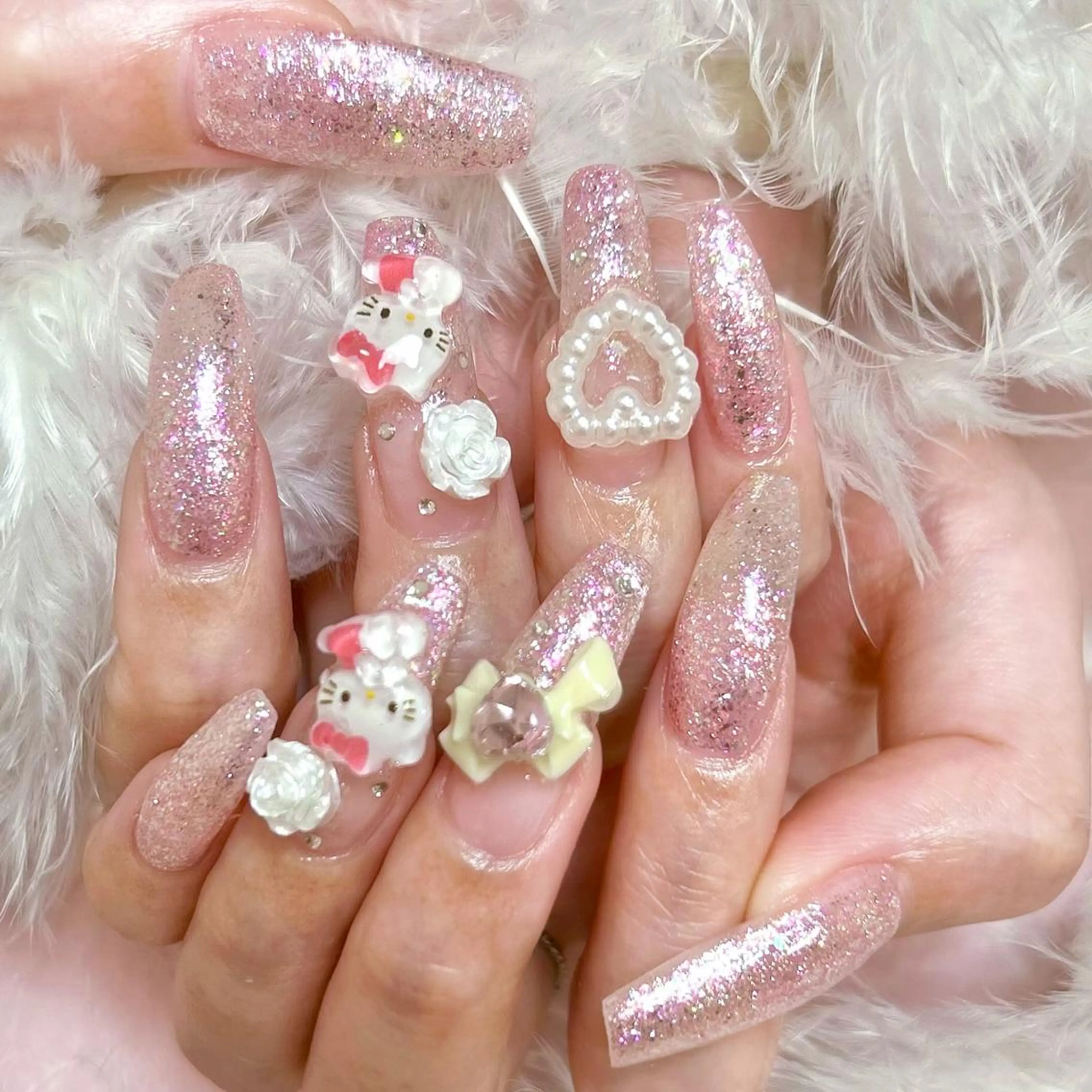 ネイル アートネイル オーロラネイル ガーリー キラキラネイル 韓国ネイル ハンドネイル DIAMOND 💅のネイルデザイン