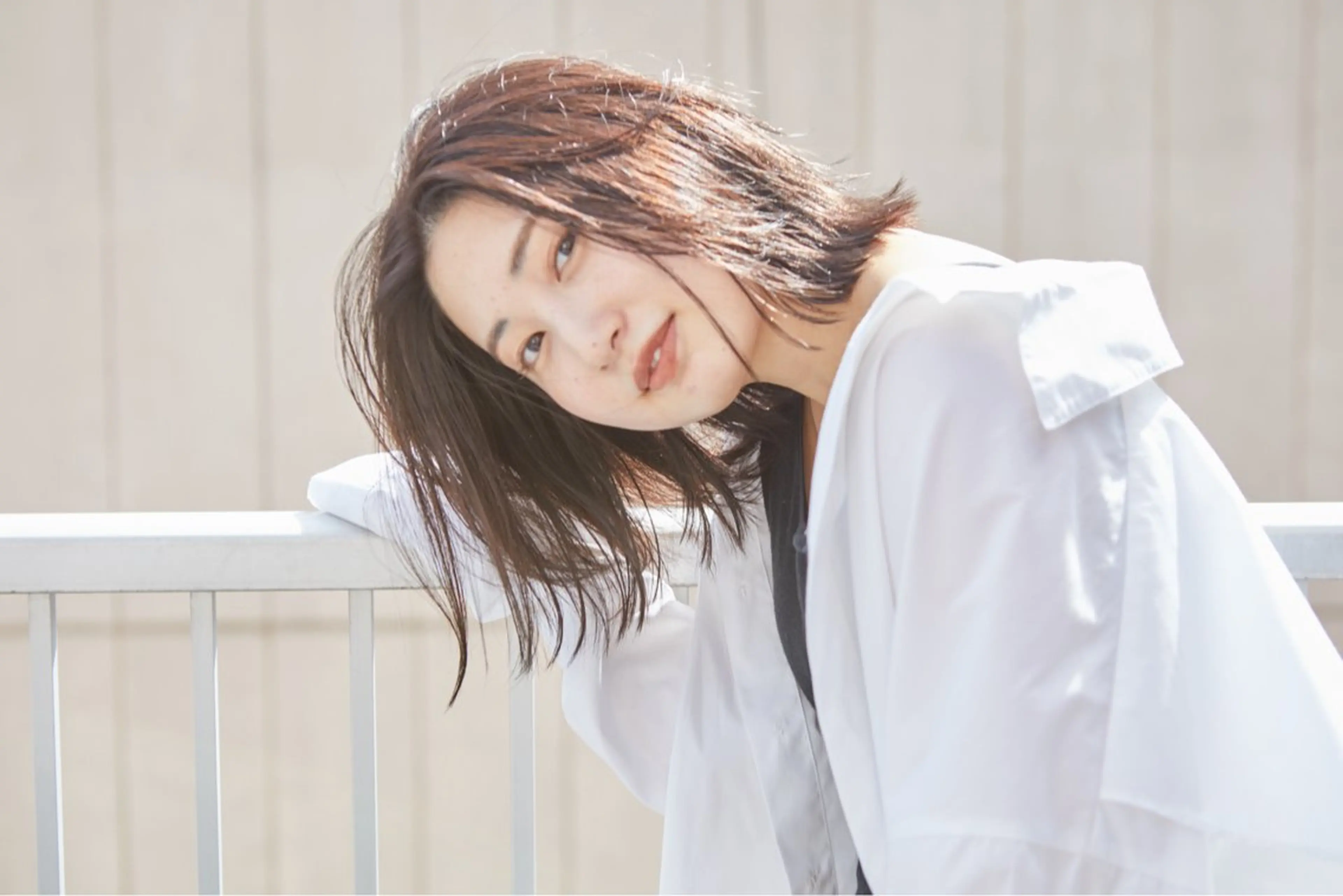 ミディアム カラー イルミナカラー 𝙱𝙻𝙴𝙽 𝚋𝚢 𝚍𝚘𝚝.所属・🤍BLEN 窓🤍のヘアスタイル
