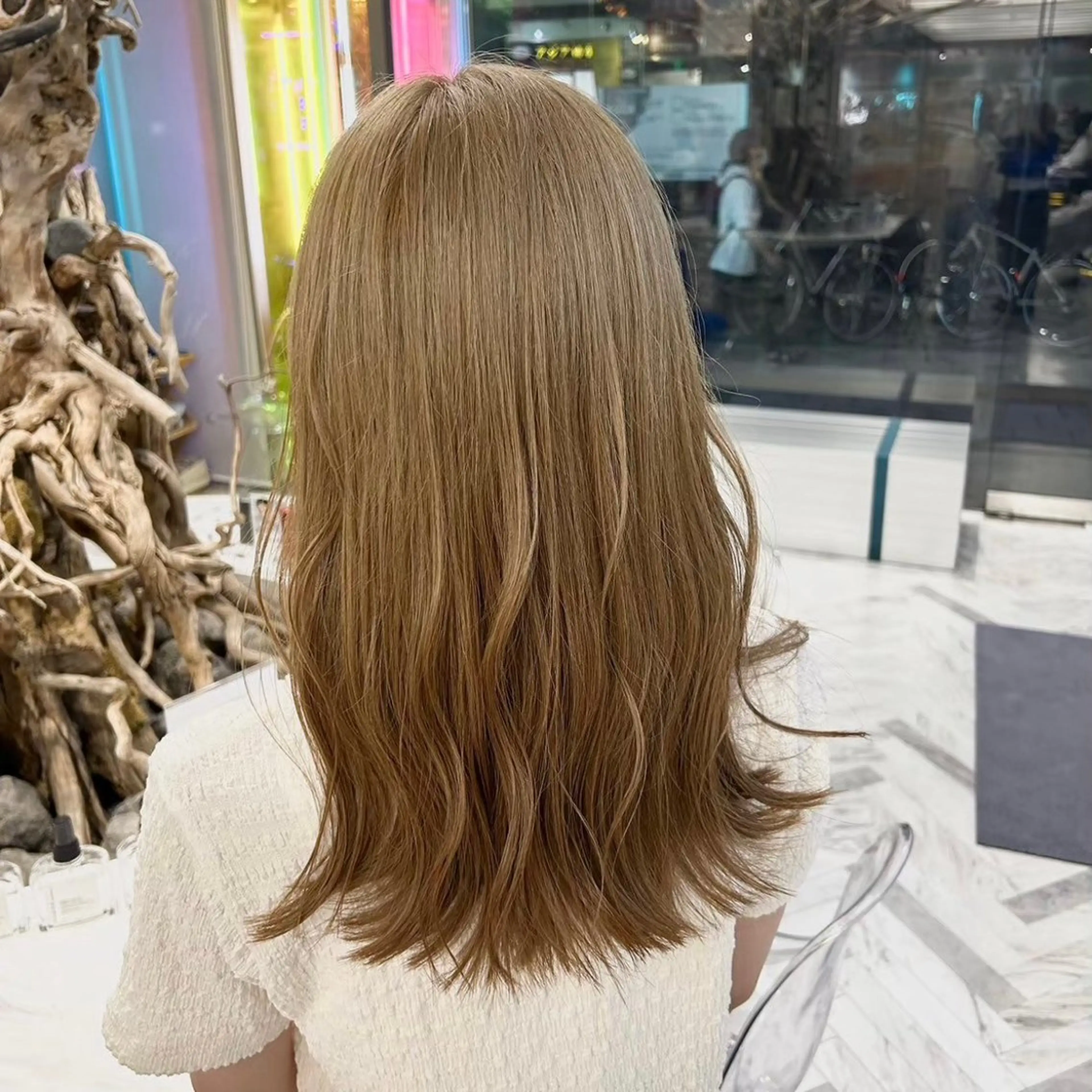 セミロング カラー sawaka🪽 /うるつやカラーのヘアスタイル