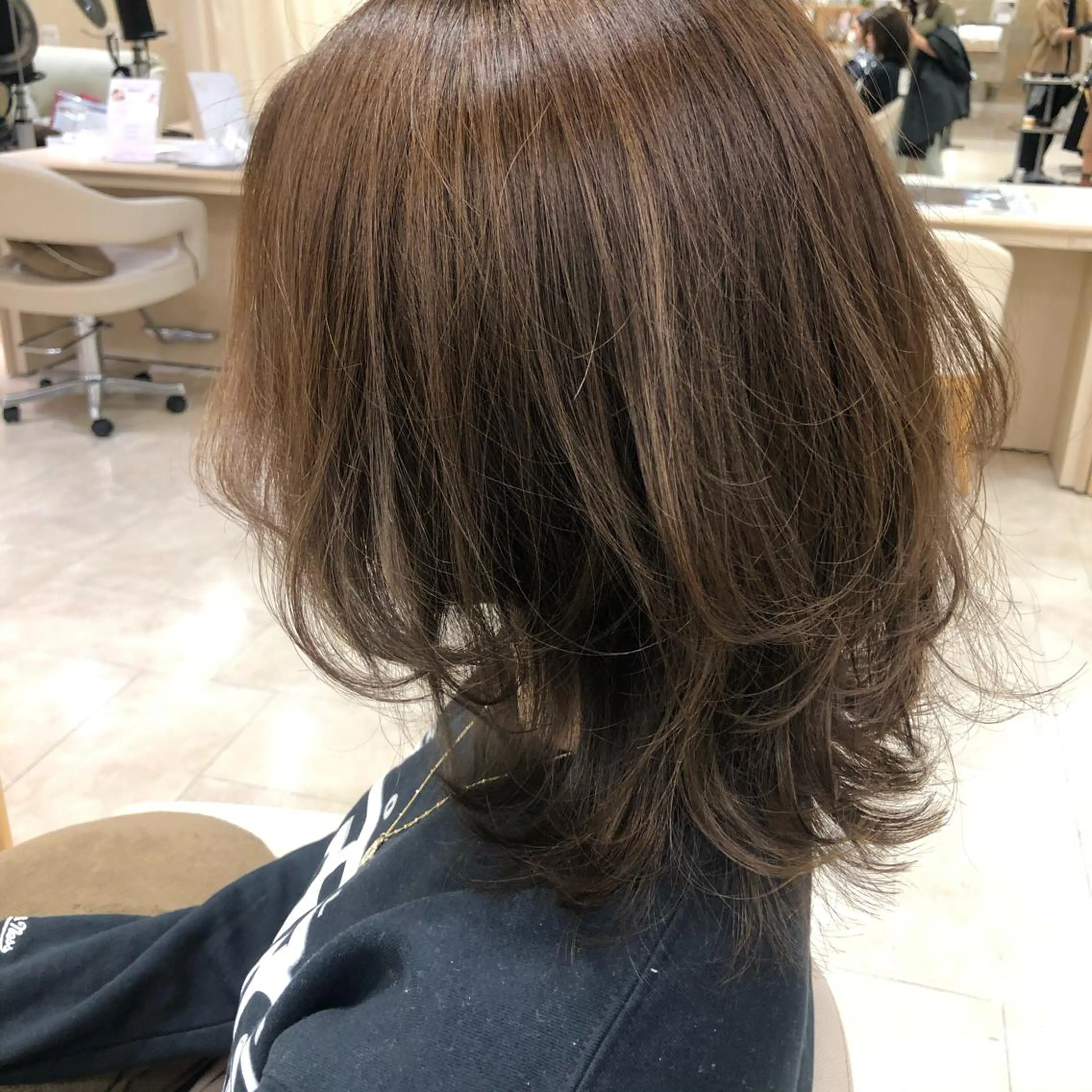 セミロング カラー ベージュカラー モカベージュ レイヤーカット カット ヘアカラー トリートメント 似合わせ.ﾍｱｾｯﾄ 得意🌹井上美沙のヘアスタイル