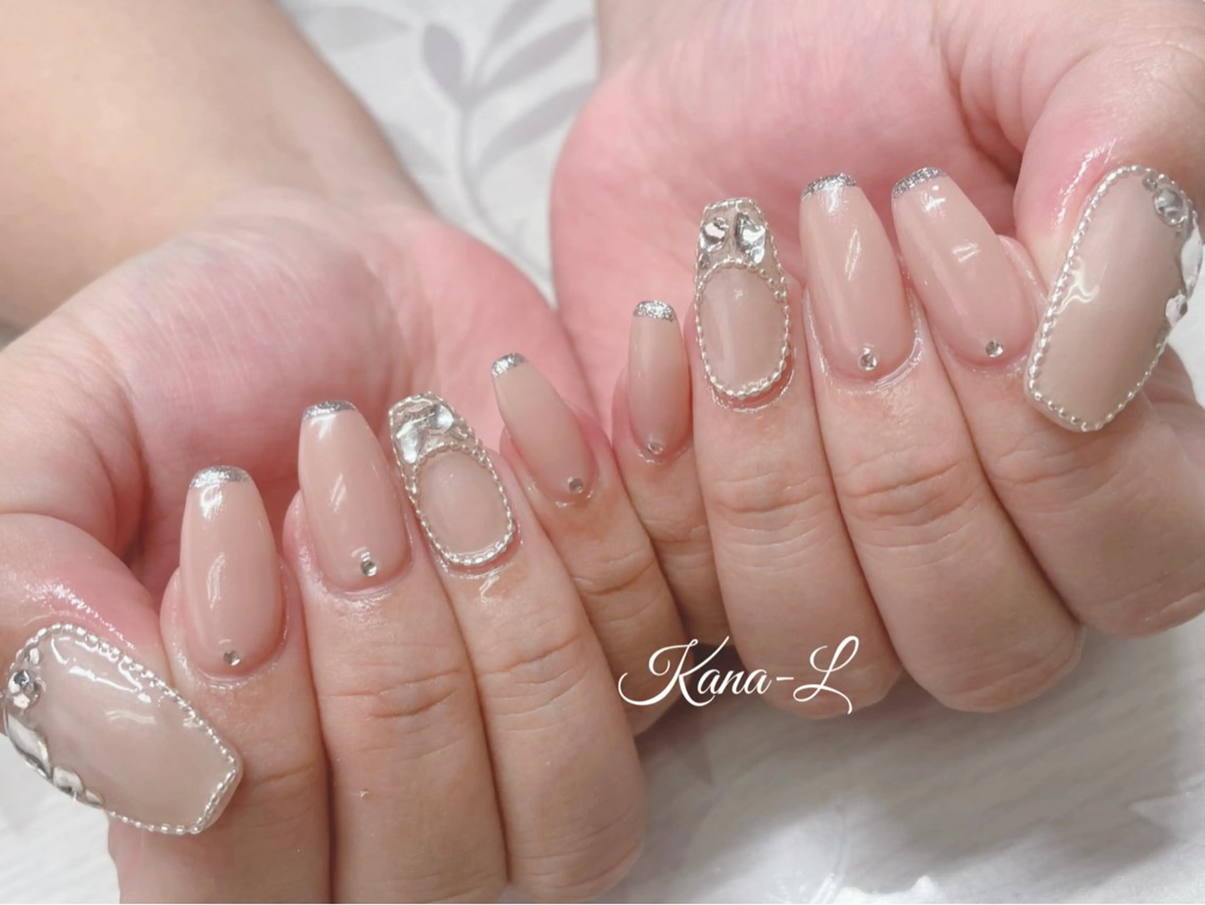 ネイル フレンチネイル ジェルネイル 韓国ネイル パラジェル ストーンネイル 芦辺 香奈のネイルデザイン