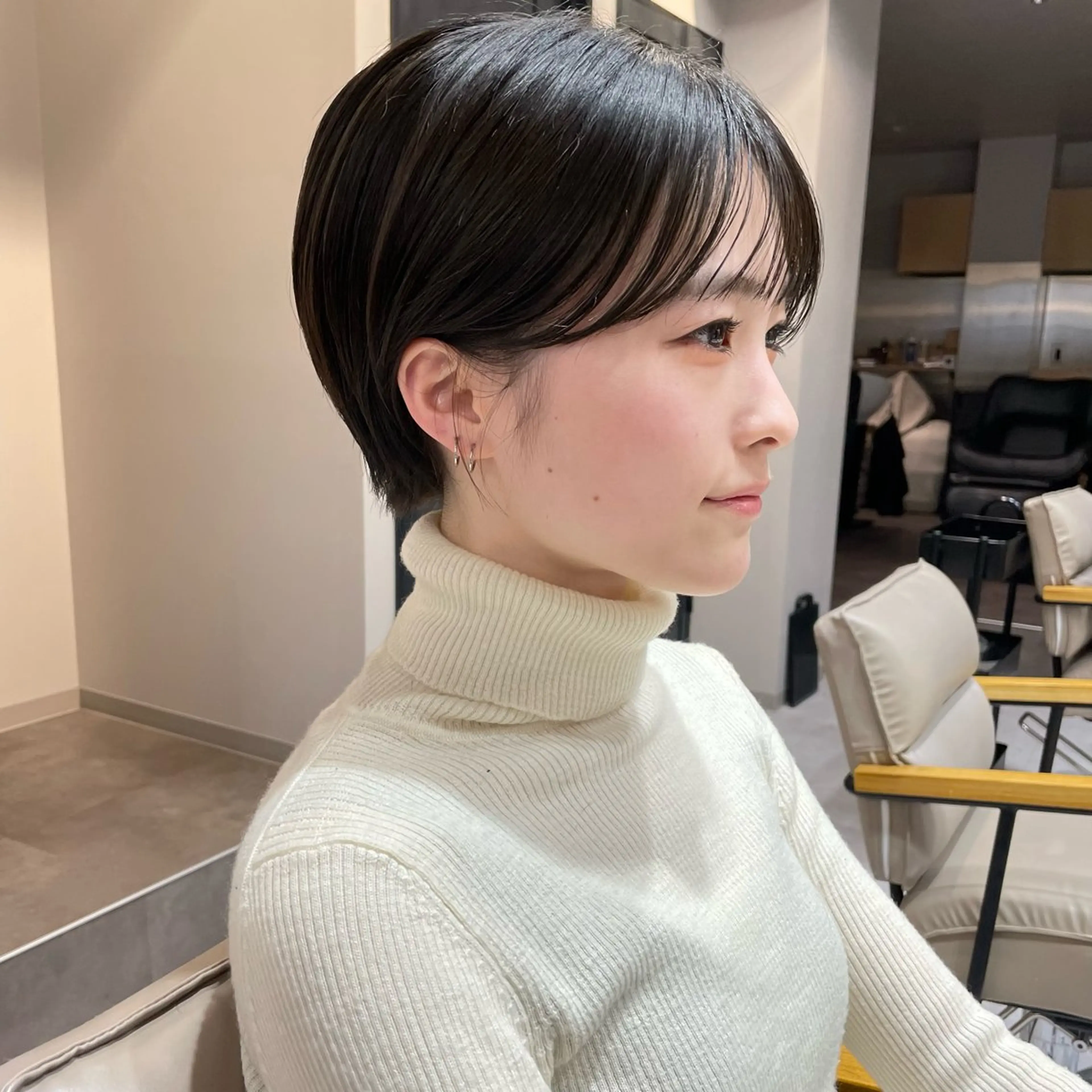 ショート カラー HACCH （ハッチ）所属・丁寧なブリーチ& ・レイヤーショートのヘアスタイル