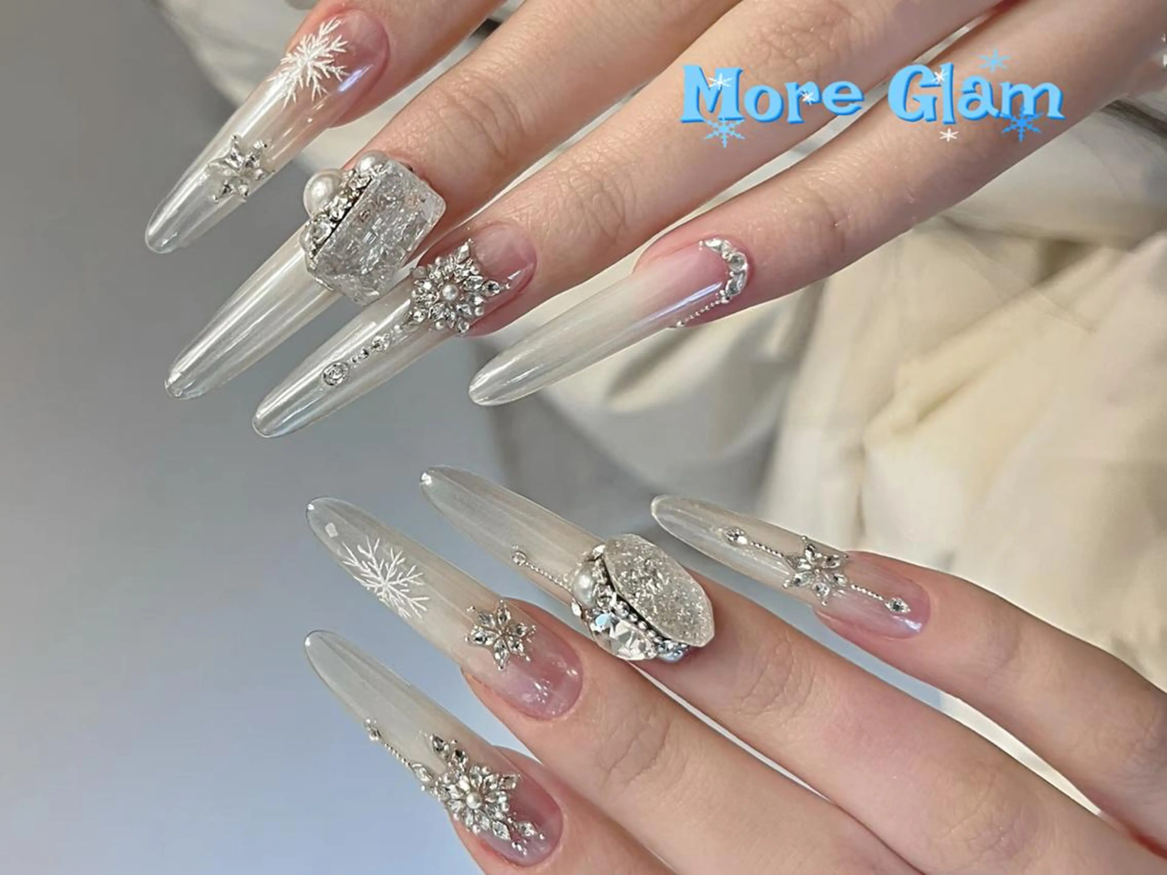 ネイル 長さ出し フットネイル フレンチネイル ジェルネイル ガラスフレンチ More Glam 池袋東口店のネイルデザイン