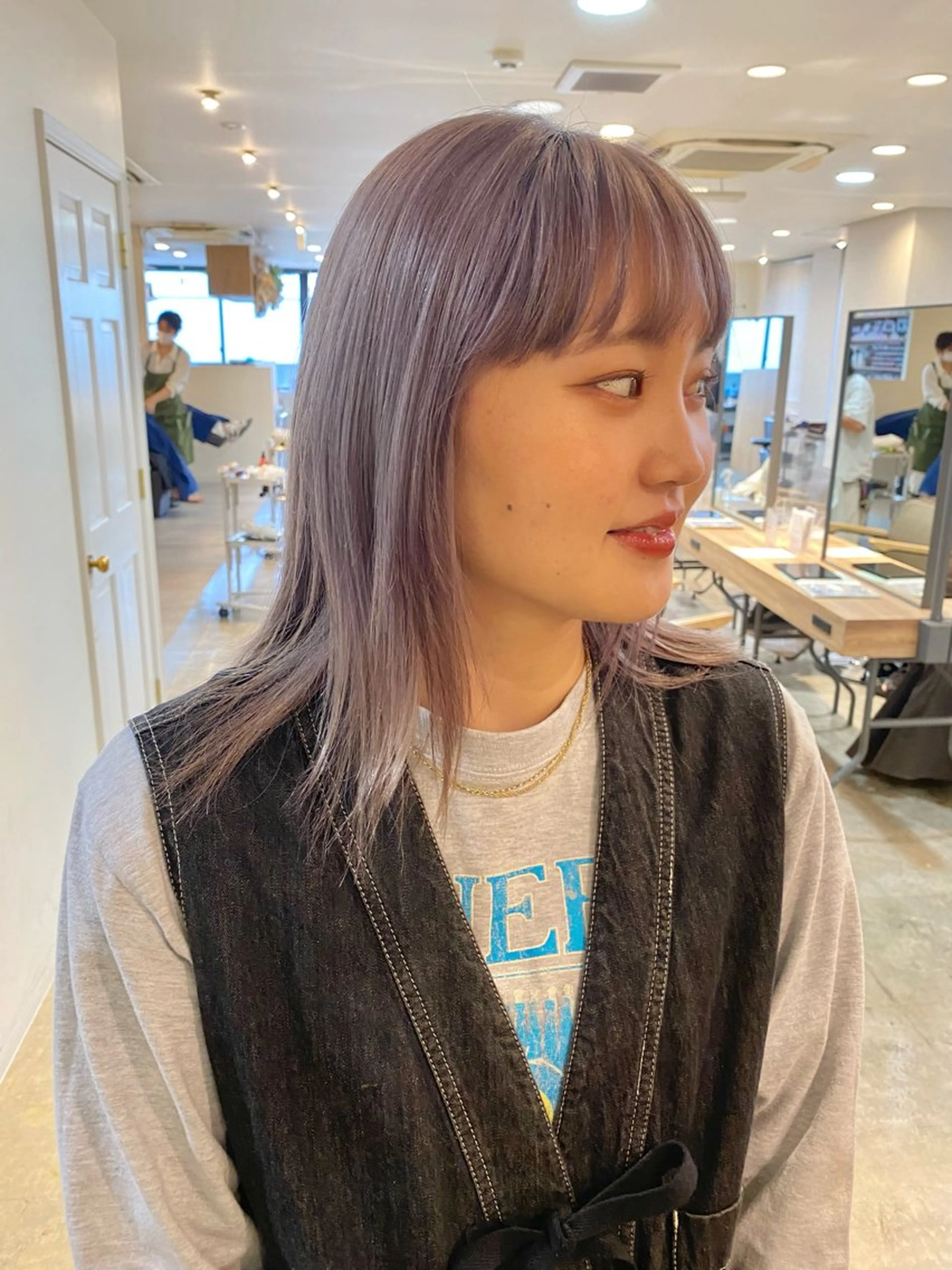 ミディアム カラー グレージュ ラベンダーカラー ラベンダーグレージュ ラベンダーグレー 聖斗 /ハイトーン/パーマのヘアスタイル