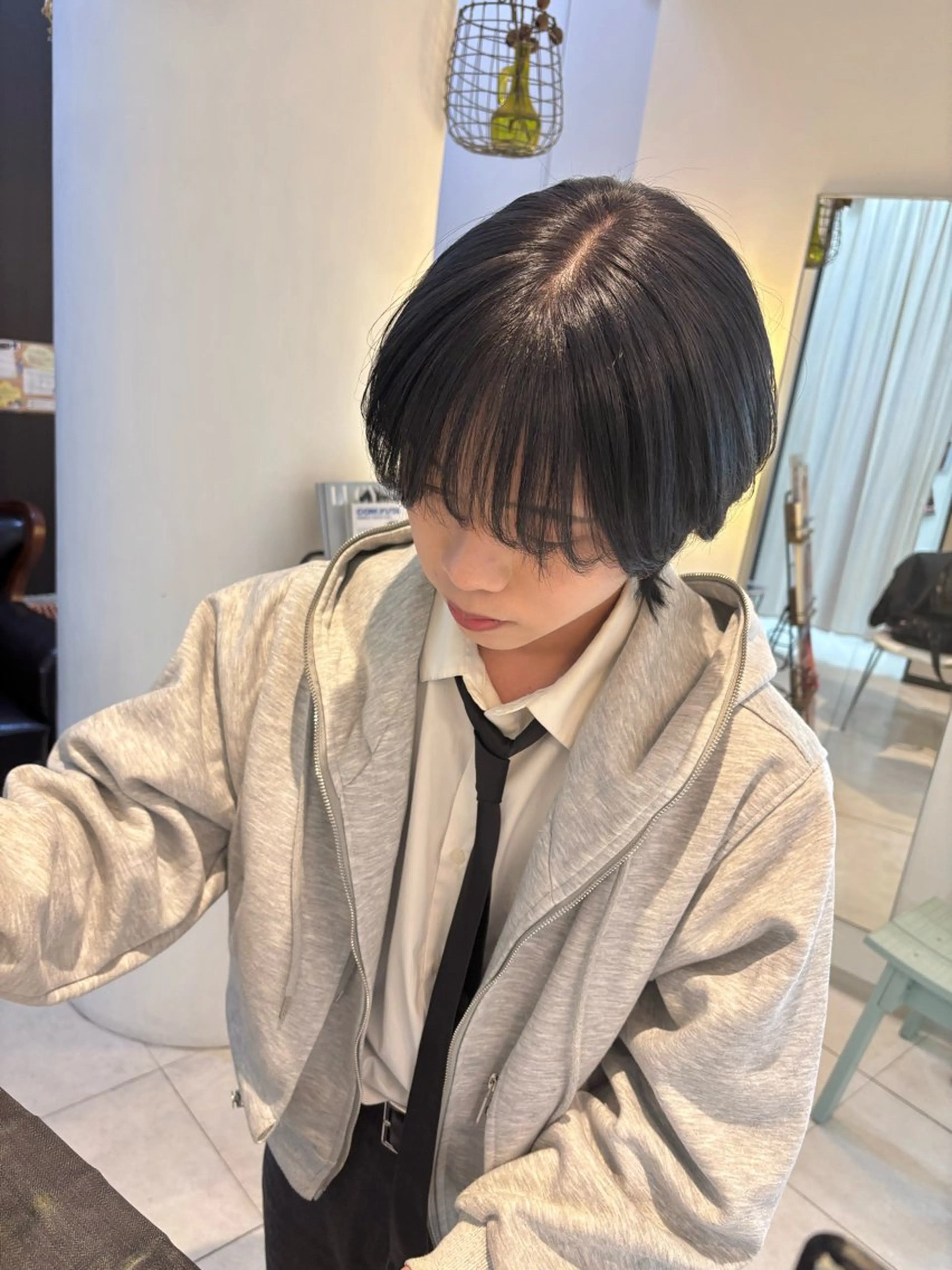 ショート カラー メンズ メンズハイトーン ハイトーンカラー ネイビーカラー ヘアカラー トリートメント くさかみさき🌼暖色 /韓国風/オタク🌼のヘアスタイル