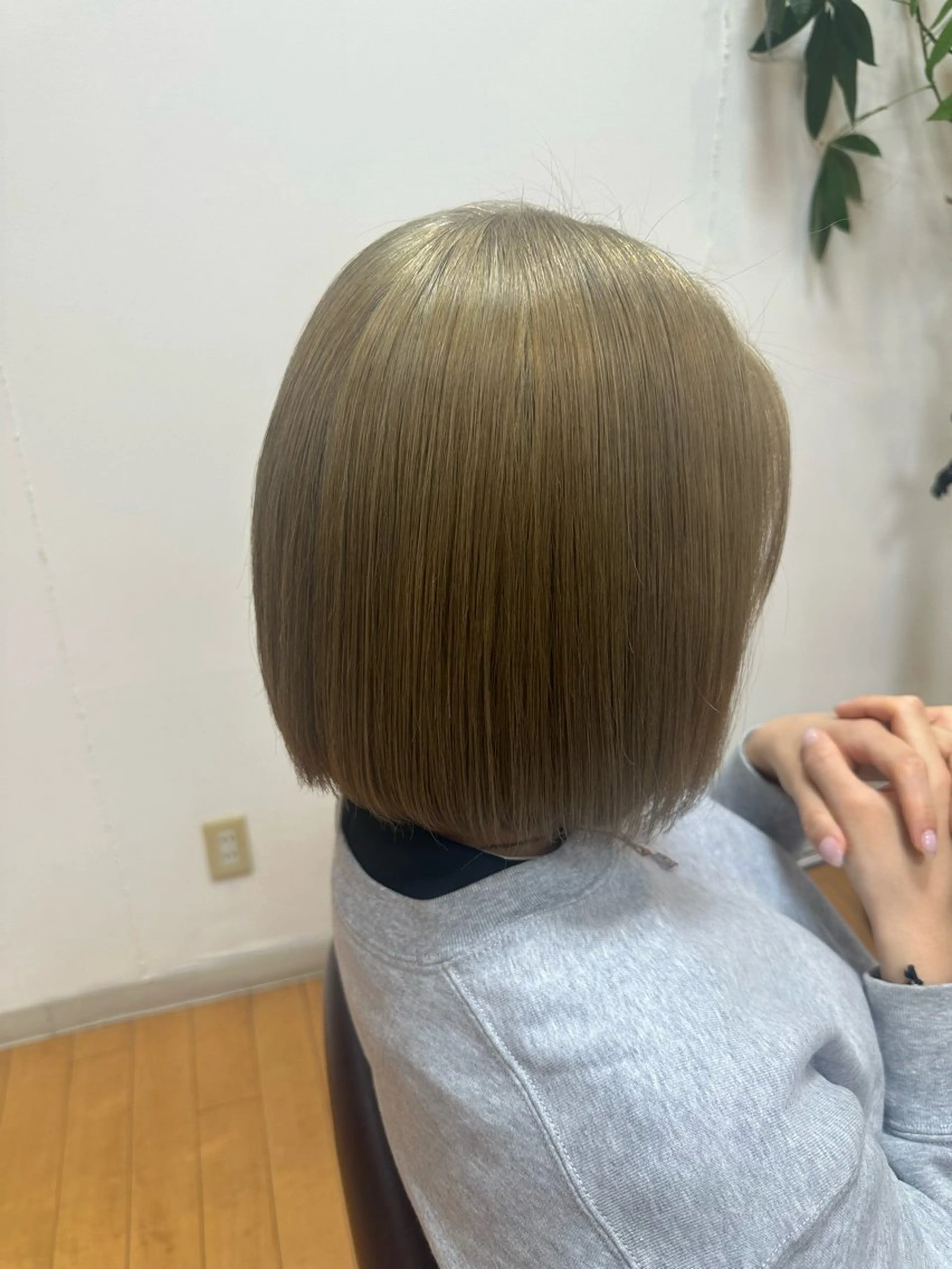 ショート カラー ヘアカラー 林 萌恵のヘアスタイル