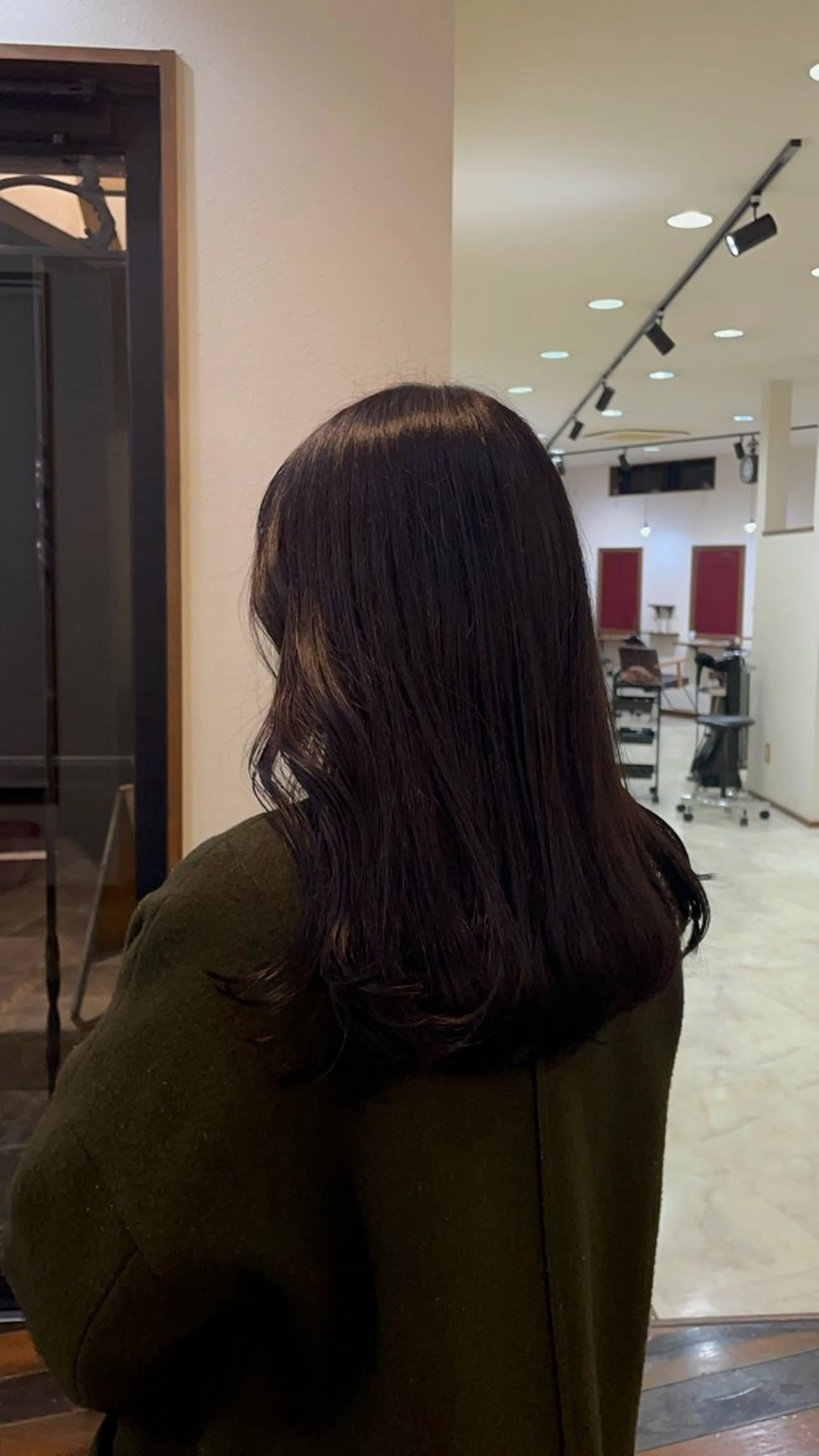 セミロング カラー パープルカラー CEEK NO.4所属・野口 侑依奈のヘアスタイル