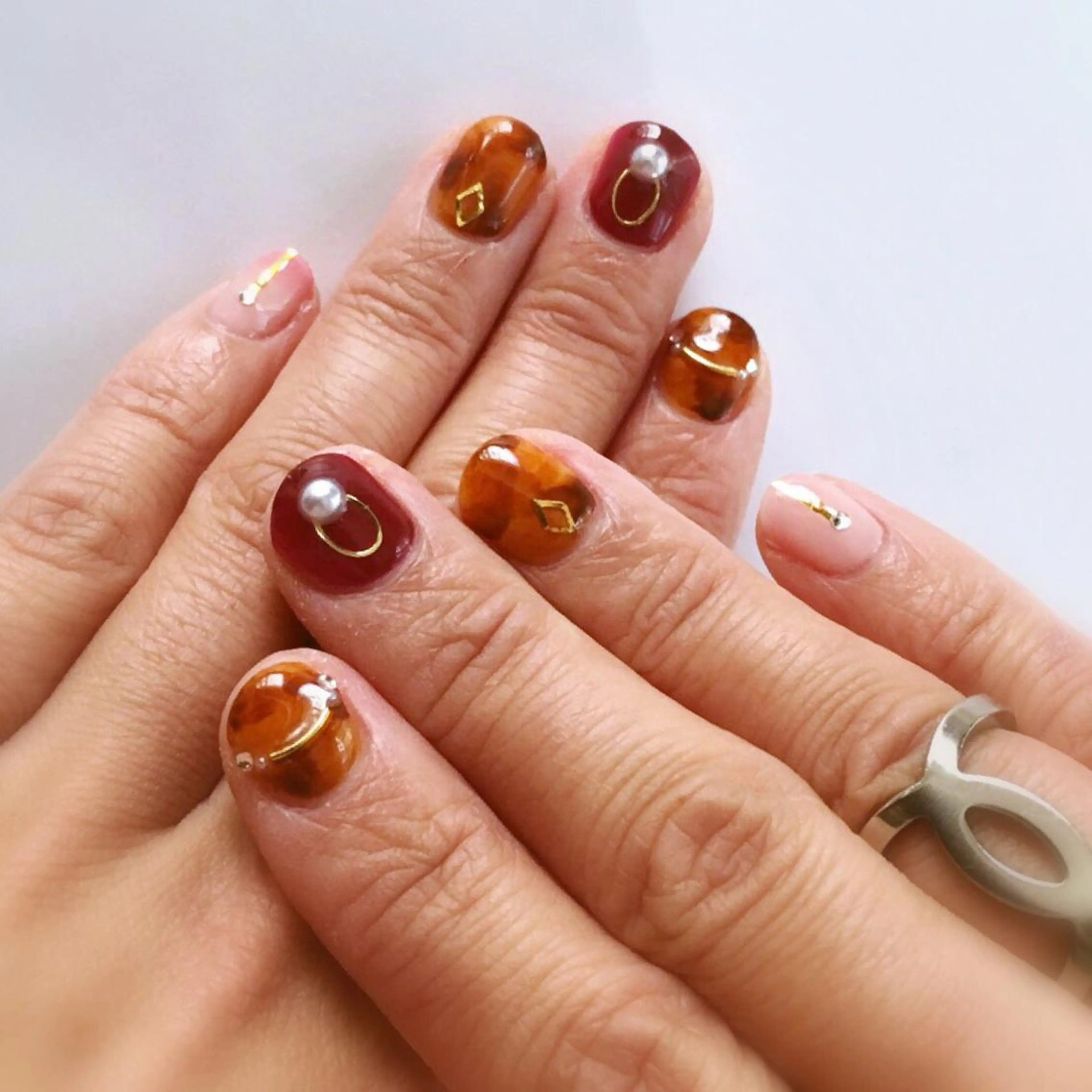 ネイル べっ甲ネイル ボルドー Era nailのネイルデザイン