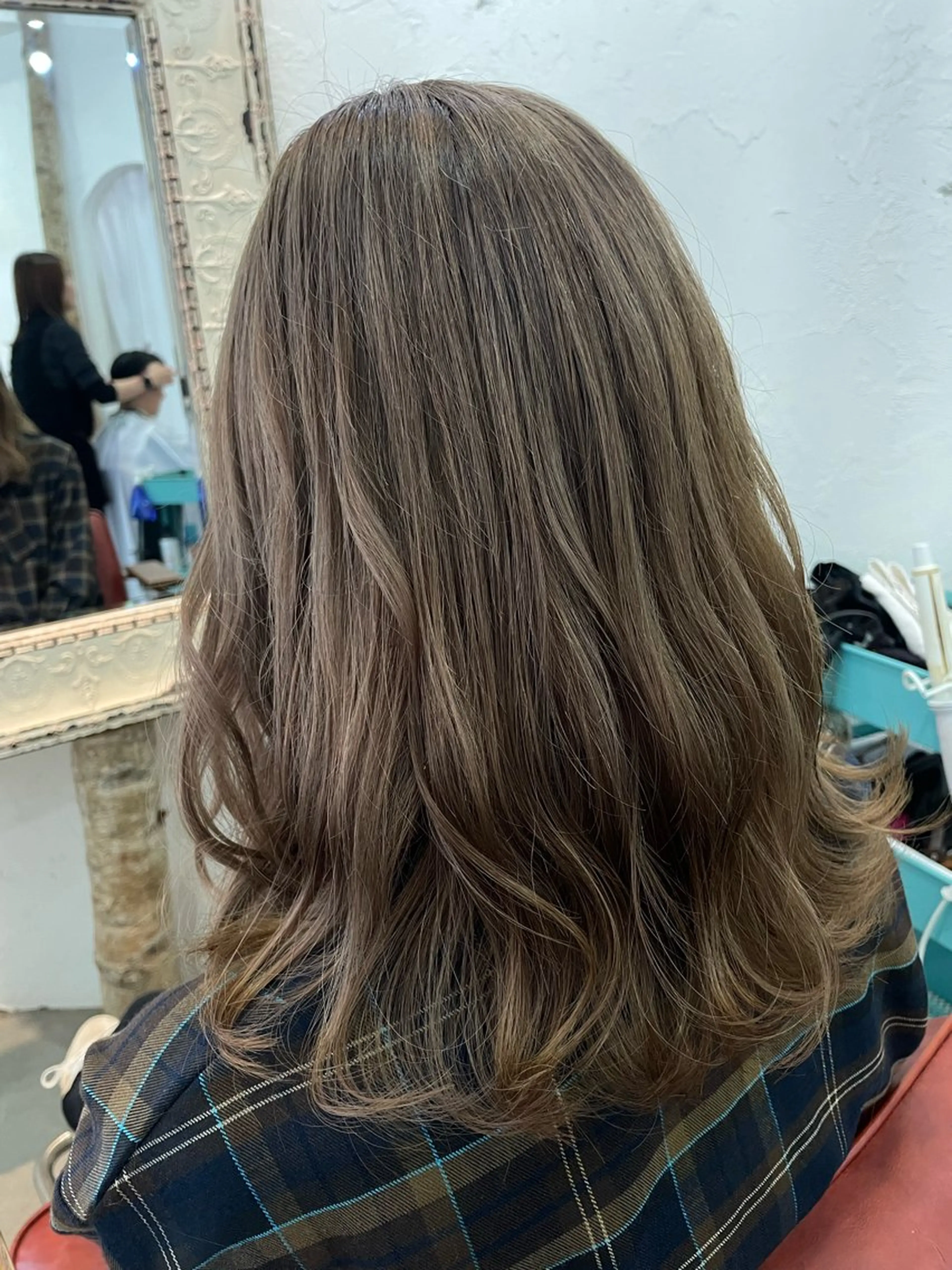 セミロング カラー ブリーチ グレージュ カット ヘアカラー タナカ マナミのヘアスタイル