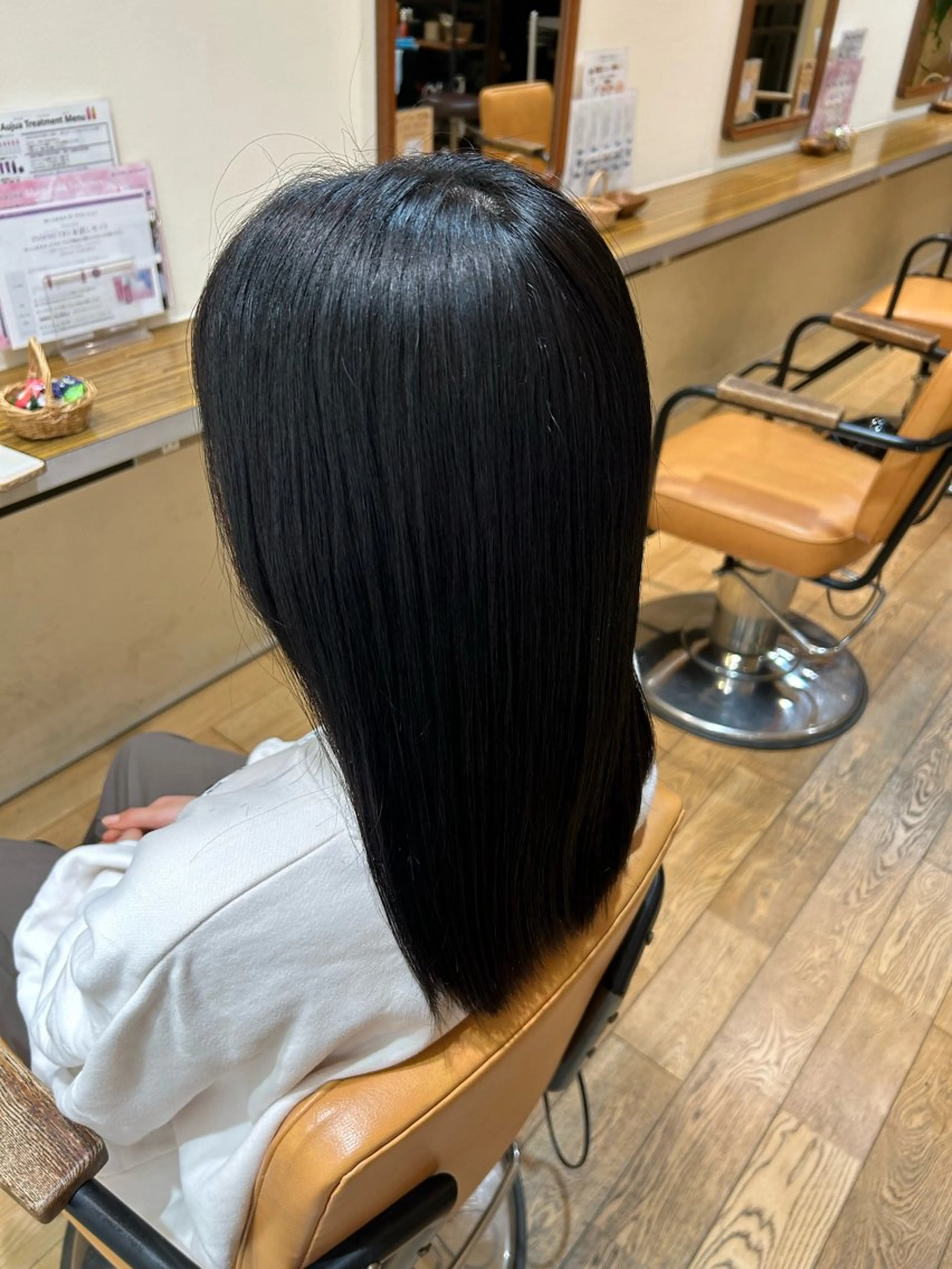 セミロング カラー HIMEKA／ レディースカット🌷のヘアスタイル