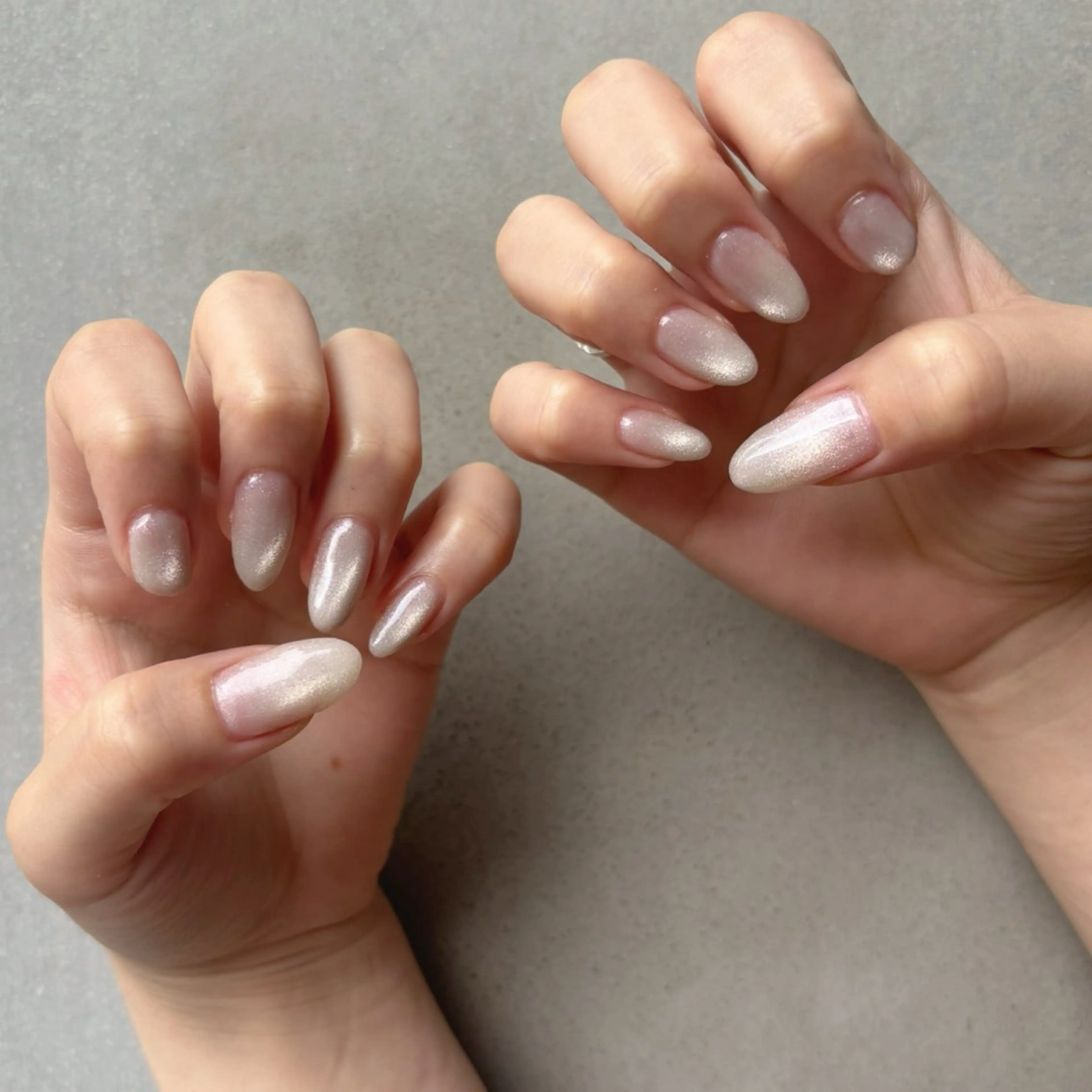 ネイル マグネットネイル ホワイト ハンドネイル AmoNAIL💅 谷町4丁目のネイルデザイン
