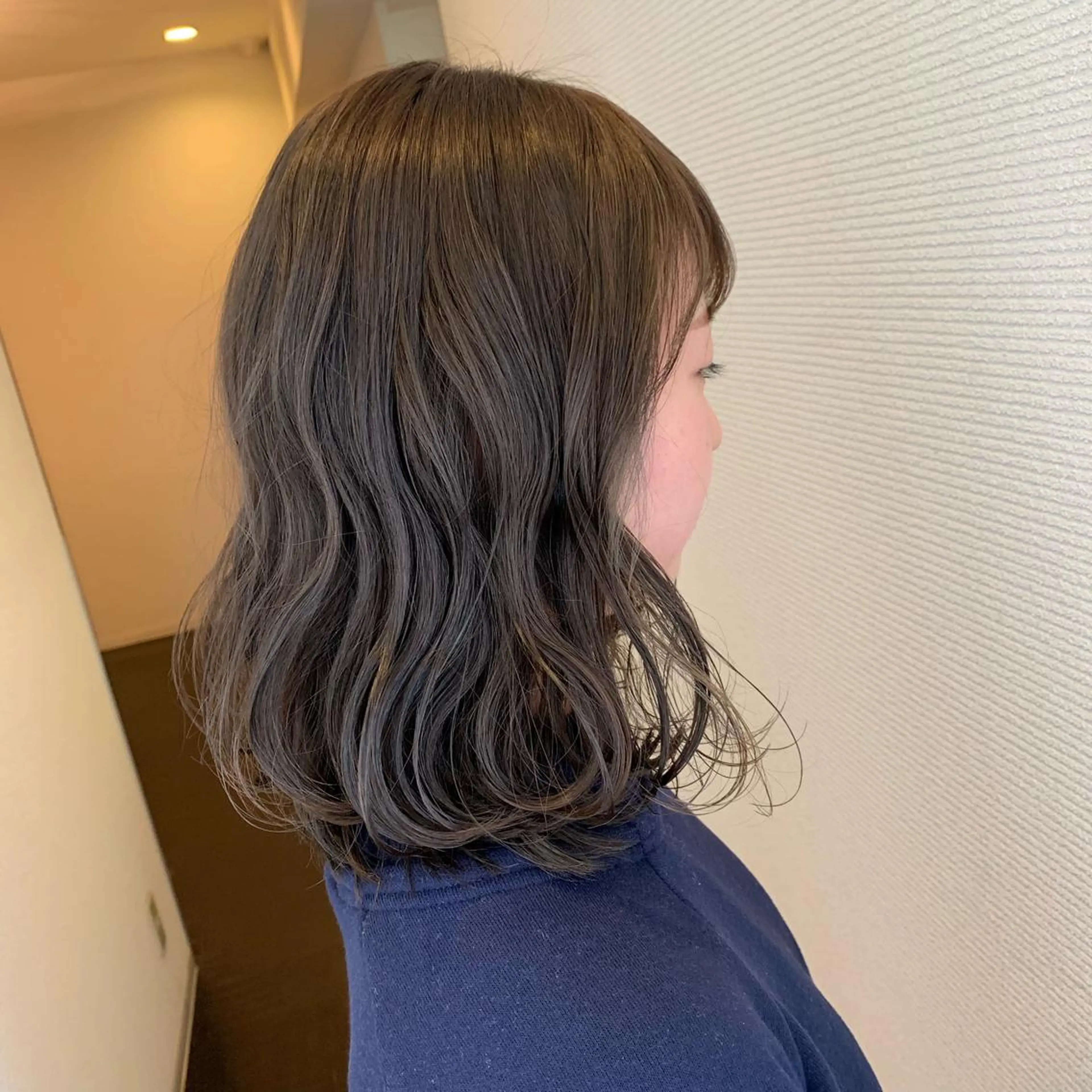 ミディアム アッシュ ヘアカラー 韓国ヘア🇰🇷 YURIYAのヘアスタイル