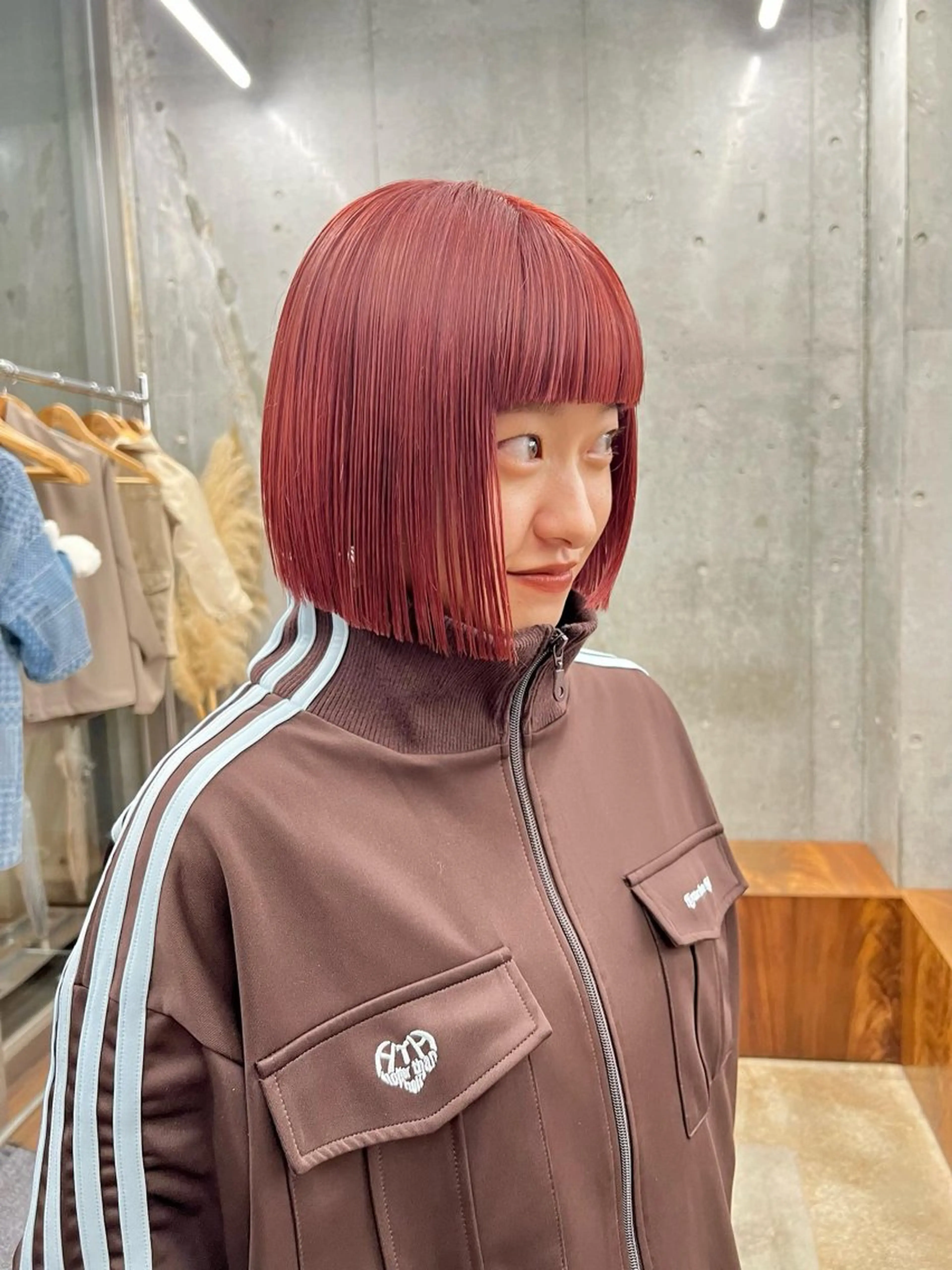 ショート カラー ブリーチ レッドカラー ボブ 長田 すみれ子のヘアスタイル