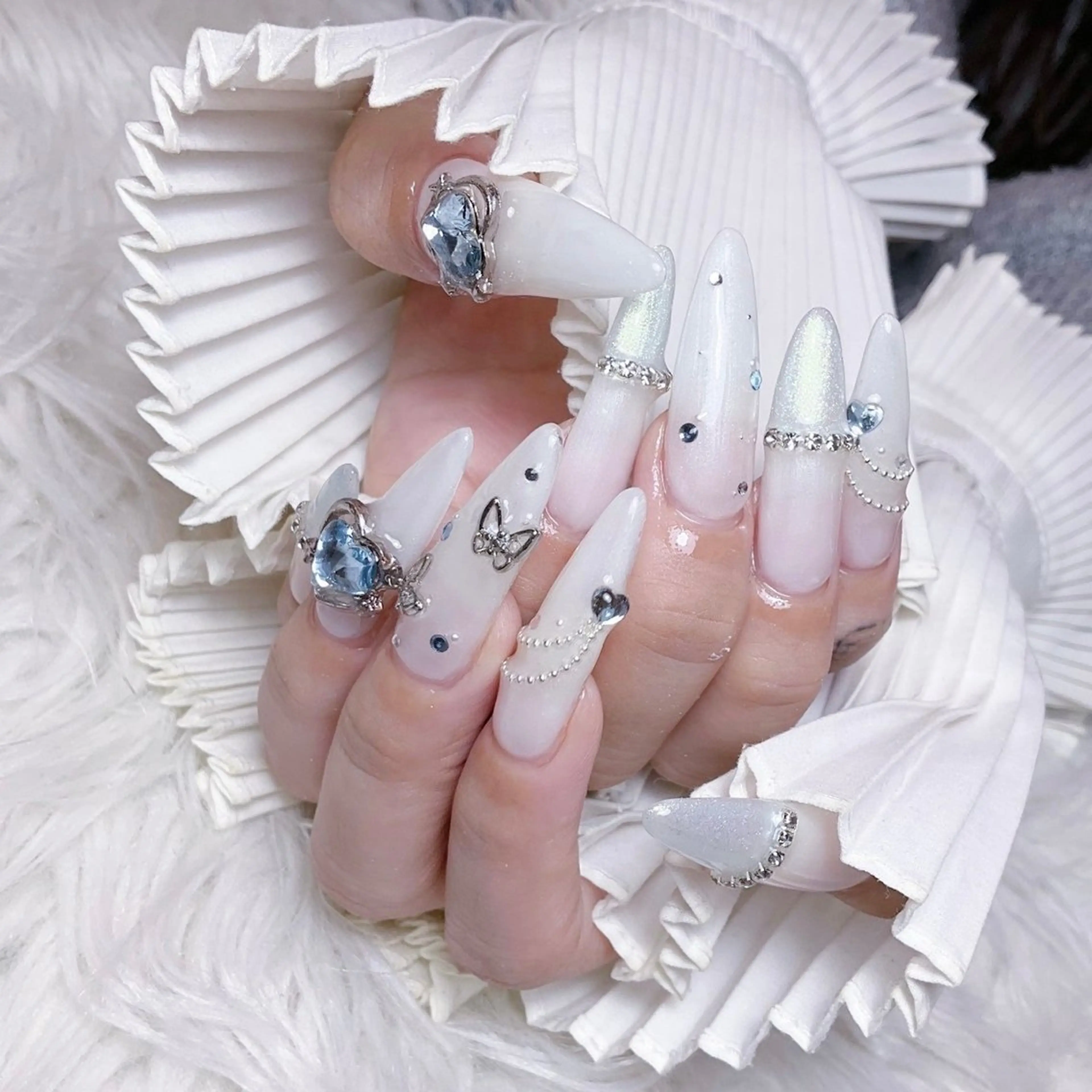ネイル ハンドネイル ☁️Yun nail KiKi☁️のネイルデザイン