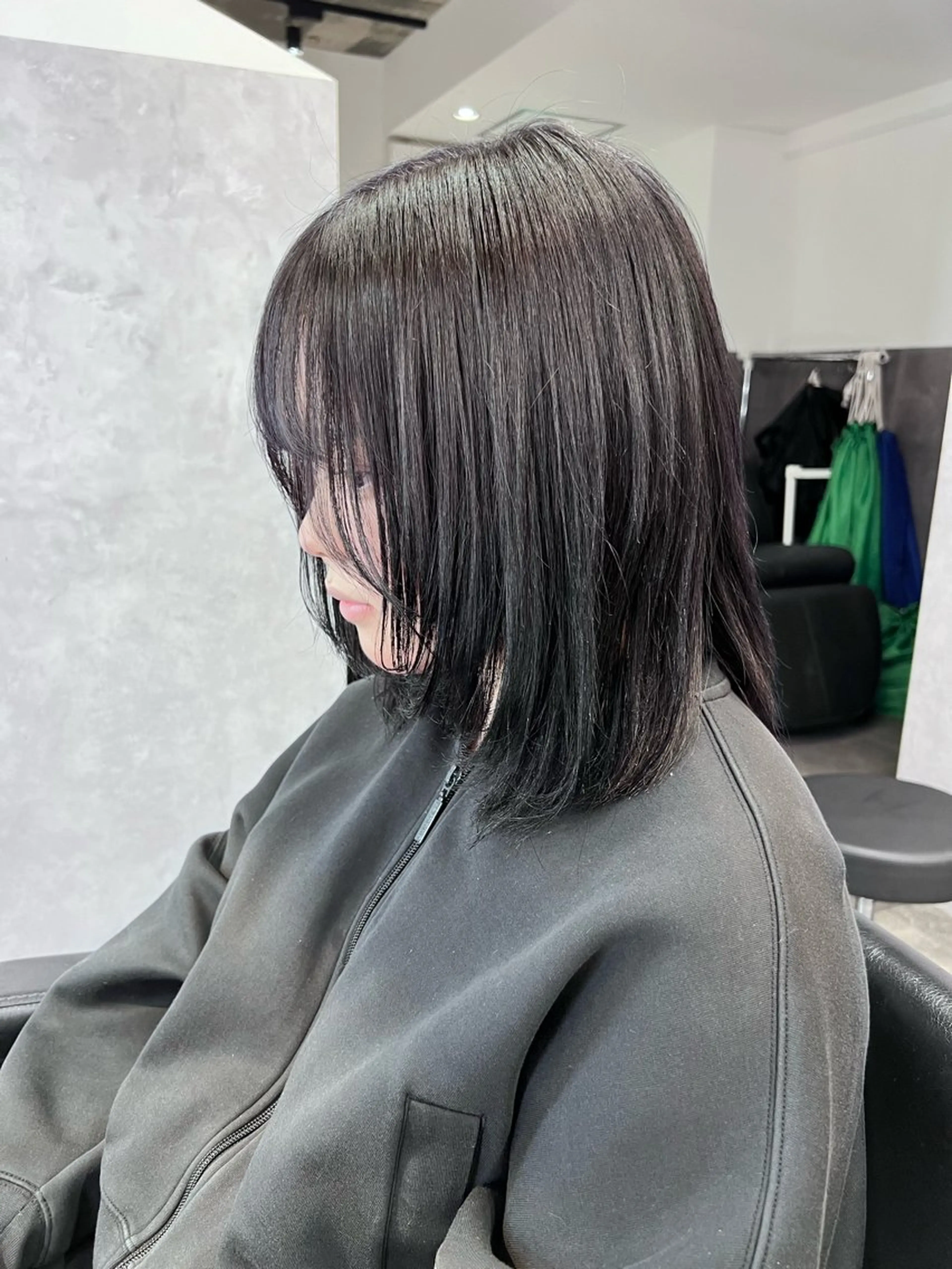 ミディアム カラー ミディアムレイヤー レイヤーカット カット ヘアカラー TOMONA👑 透明感カラーレイヤーのヘアスタイル
