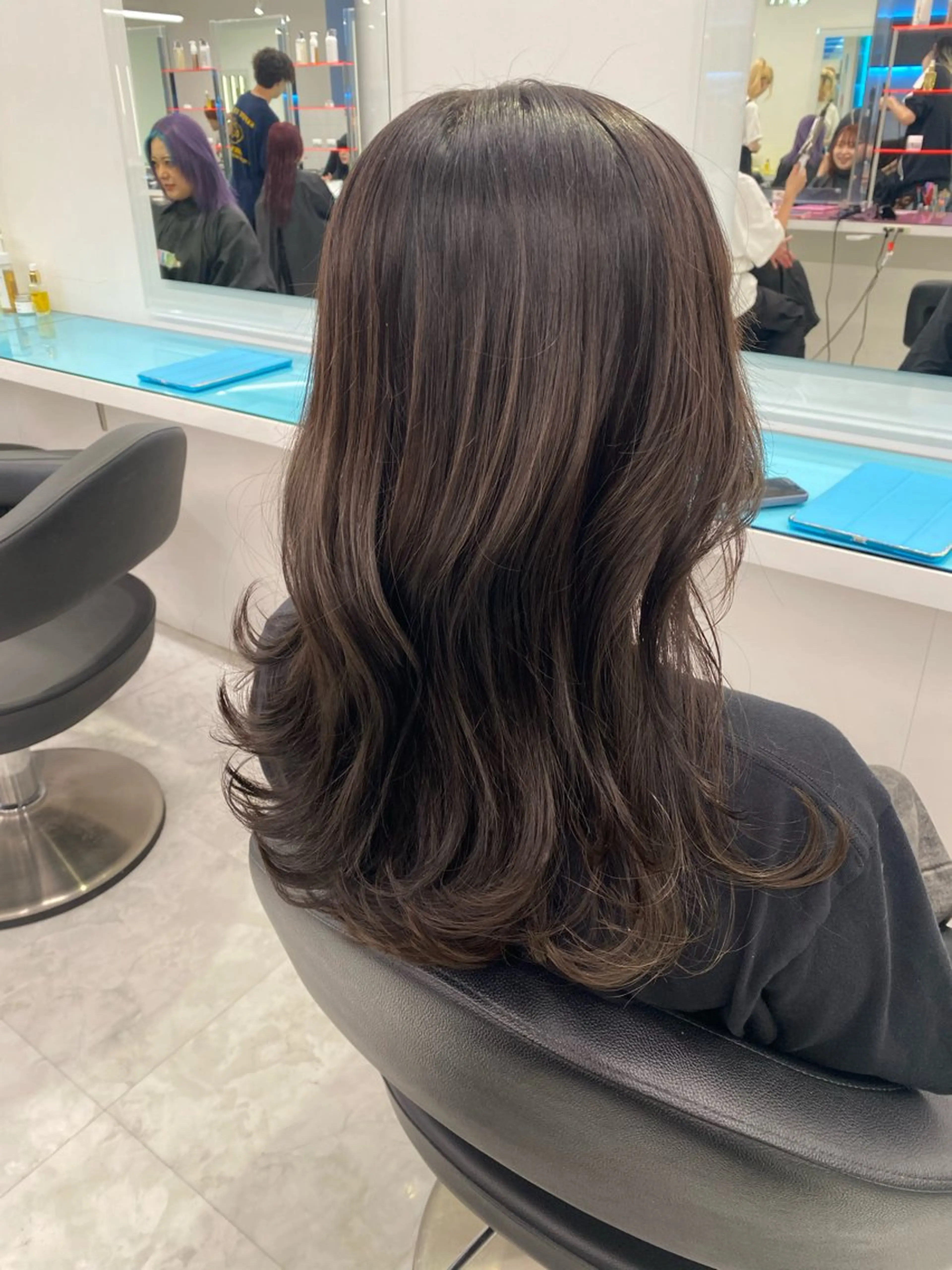 ロング カラー ヘアアレンジ 🌈艶カラー/ 韓国風レイヤーカットのヘアスタイル