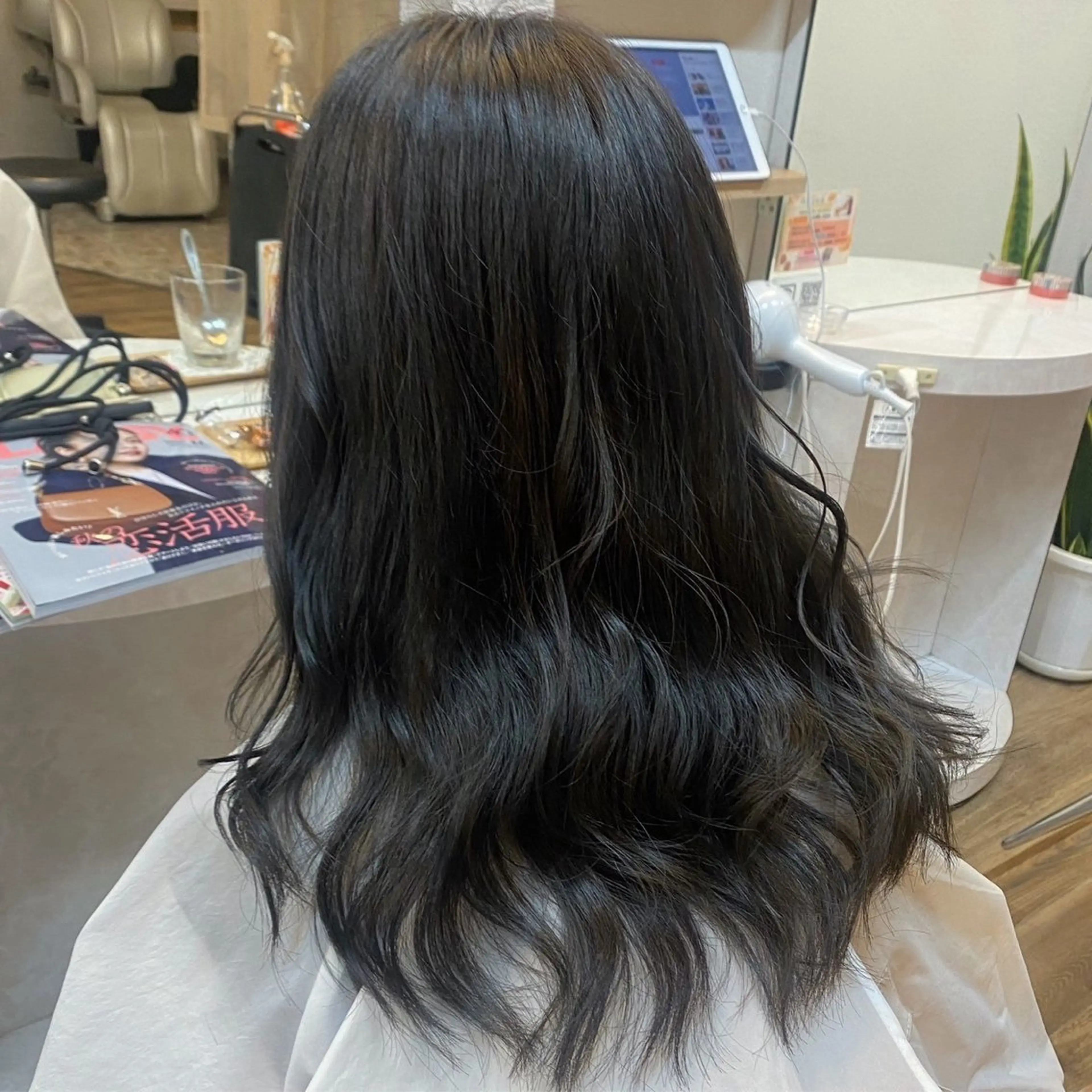 ロング カラー 袴田 菜緒のヘアスタイル