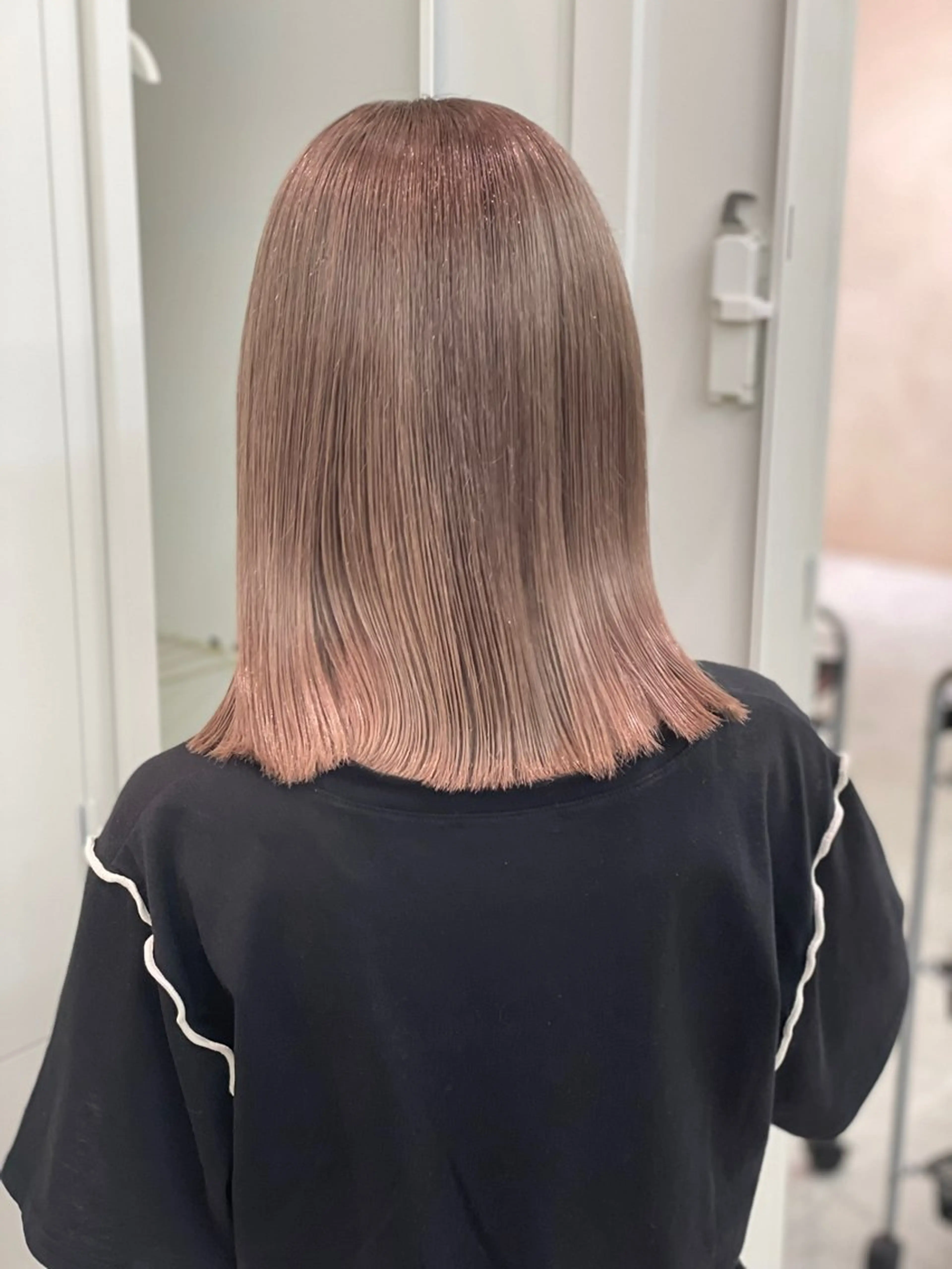 セミロング カラー バレイヤージュ ブリーチ ハイトーンカラー エクステ レイヤーカット カット ヘアカラー トリートメント ブリーチ ショーヤのヘアスタイル