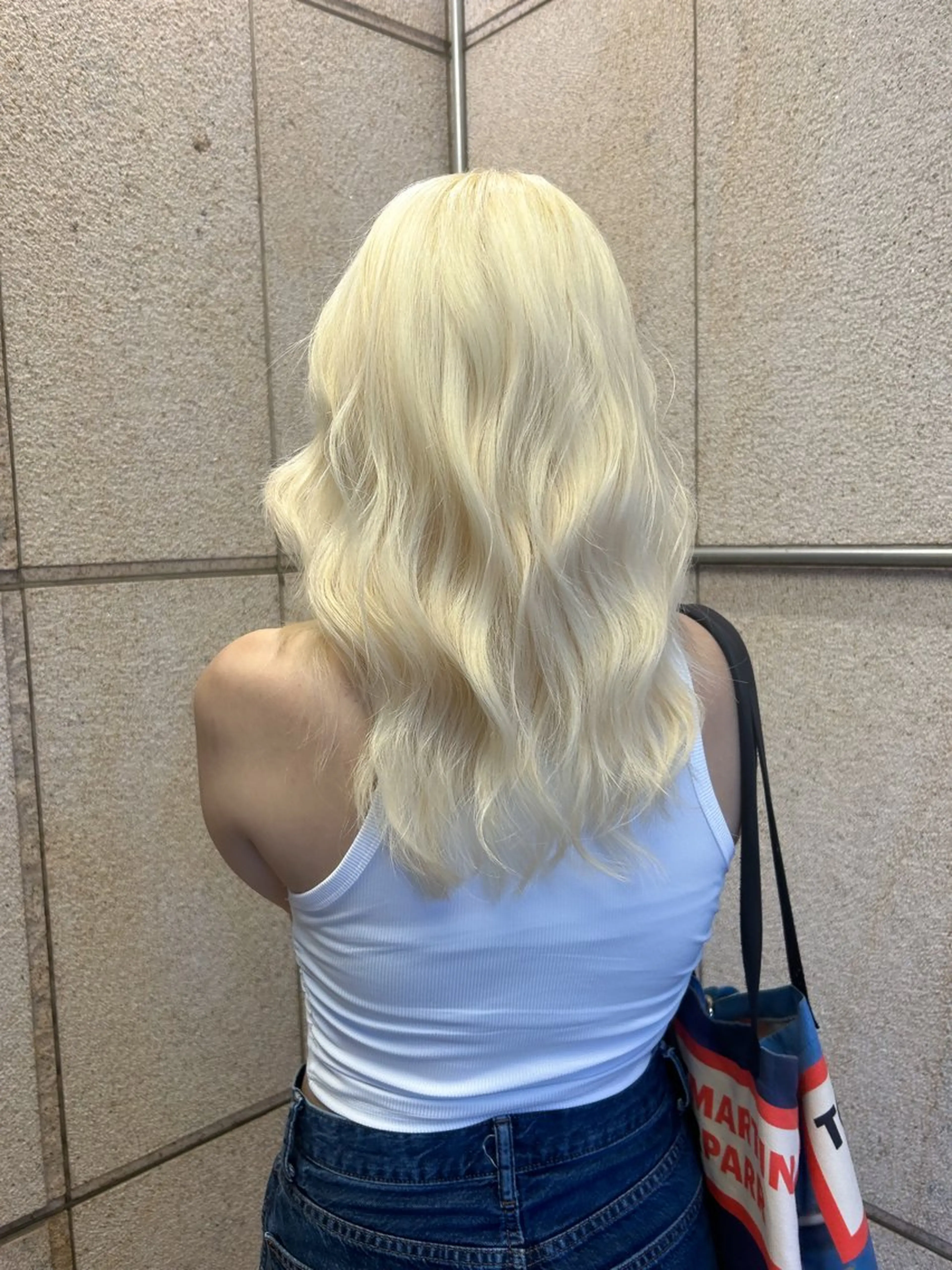 セミロング ヘアカラー ハイトーンカラー⭐️ NAZUNAのヘアスタイル