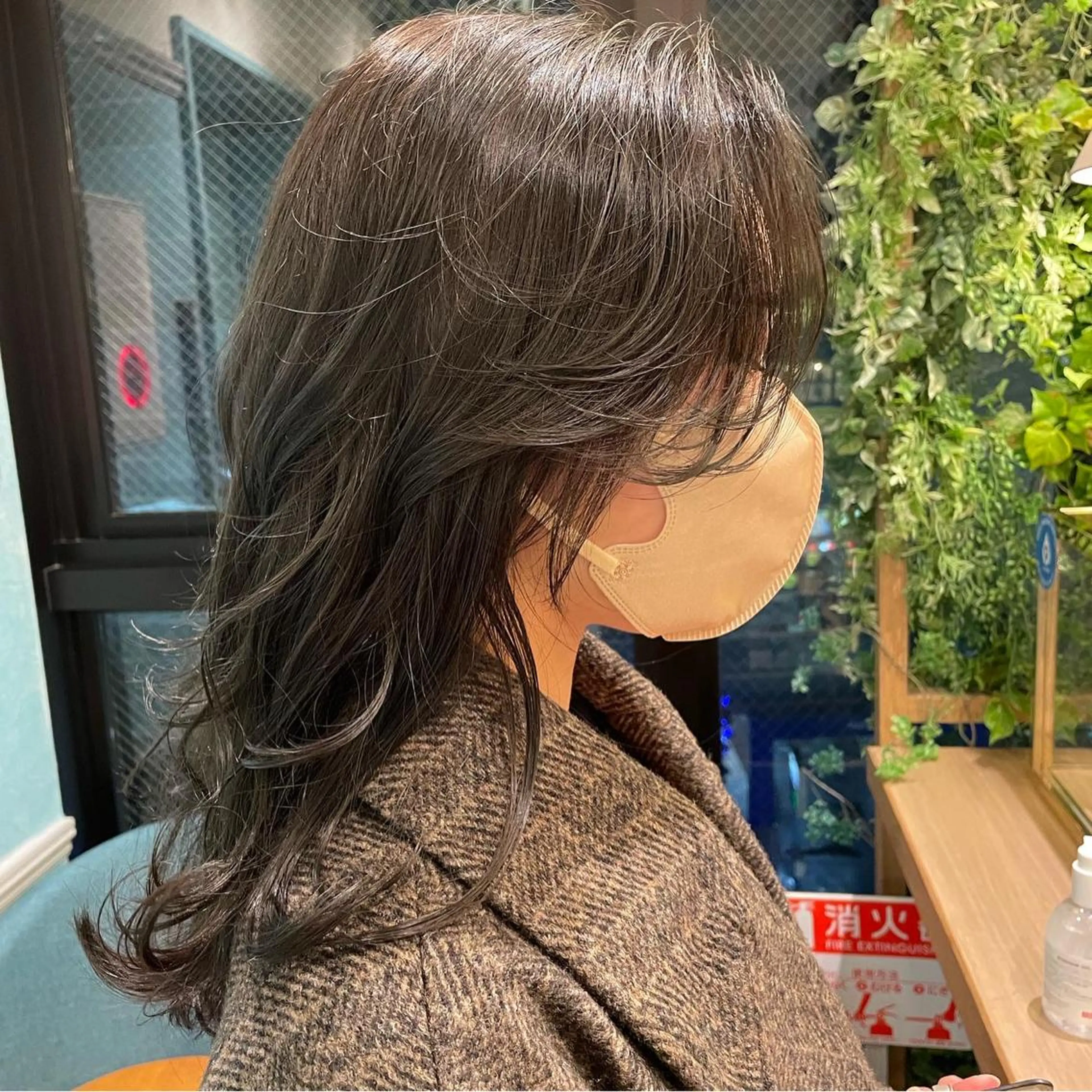 セミロング カット ヘアカラー トリートメント 山本翔一郎 韓国顔周りレイヤーのヘアスタイル