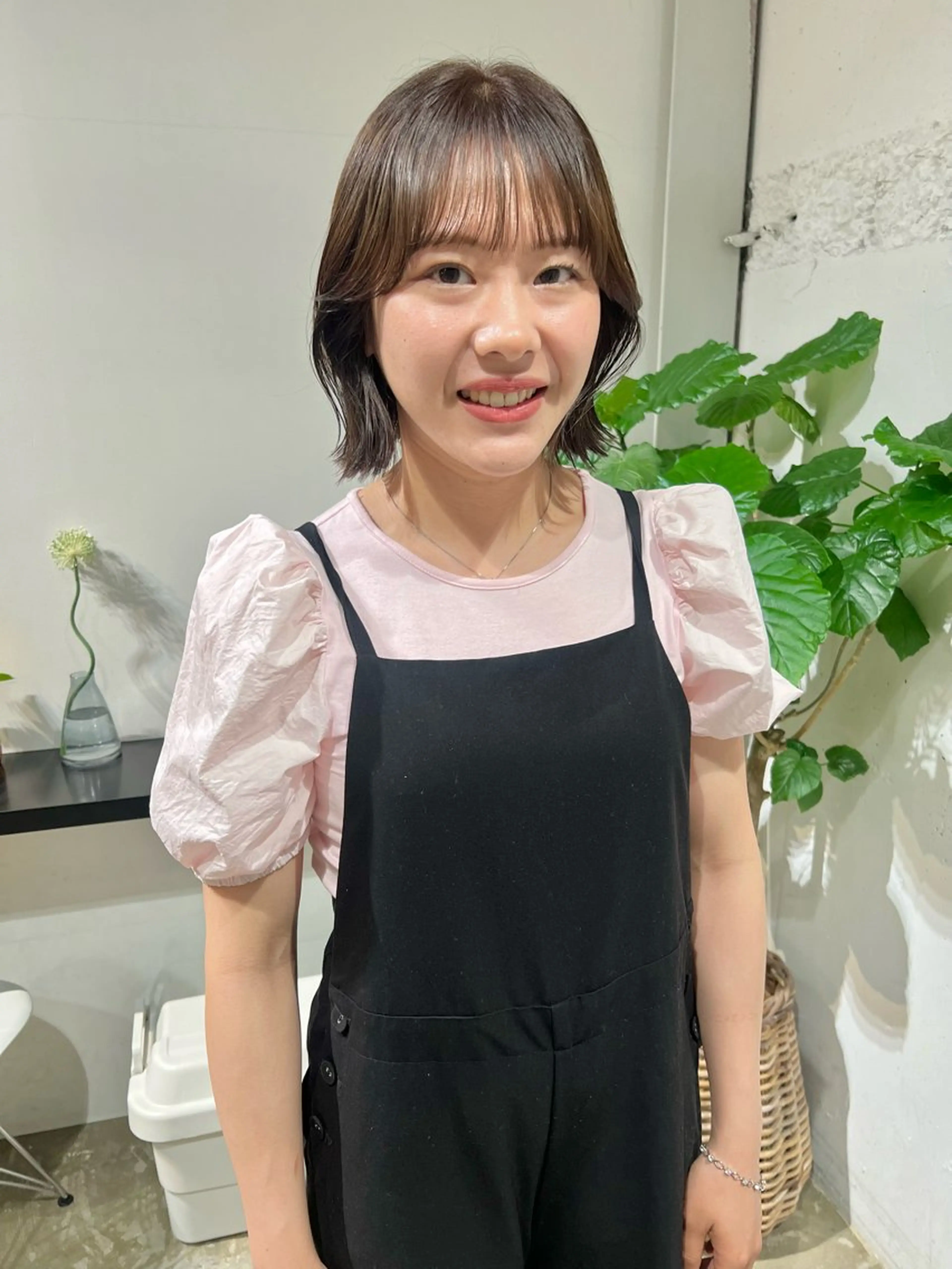 ミディアム カット ヘアカラー 石井 菜々のヘアスタイル