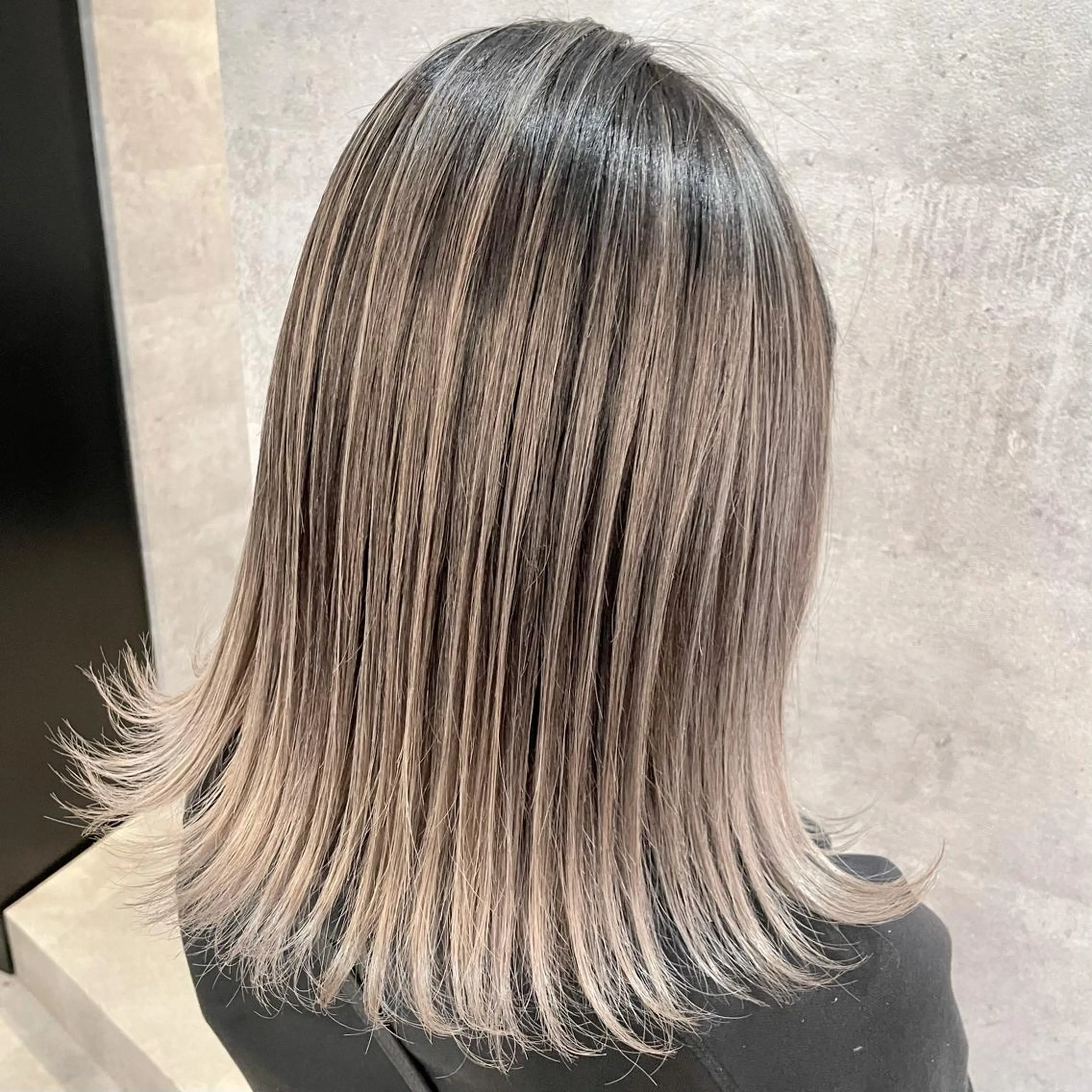 セミロング カラー バレイヤージュ レイヤーカット MiL所属・✨ハイトーン✨ 濱田知孝のヘアスタイル