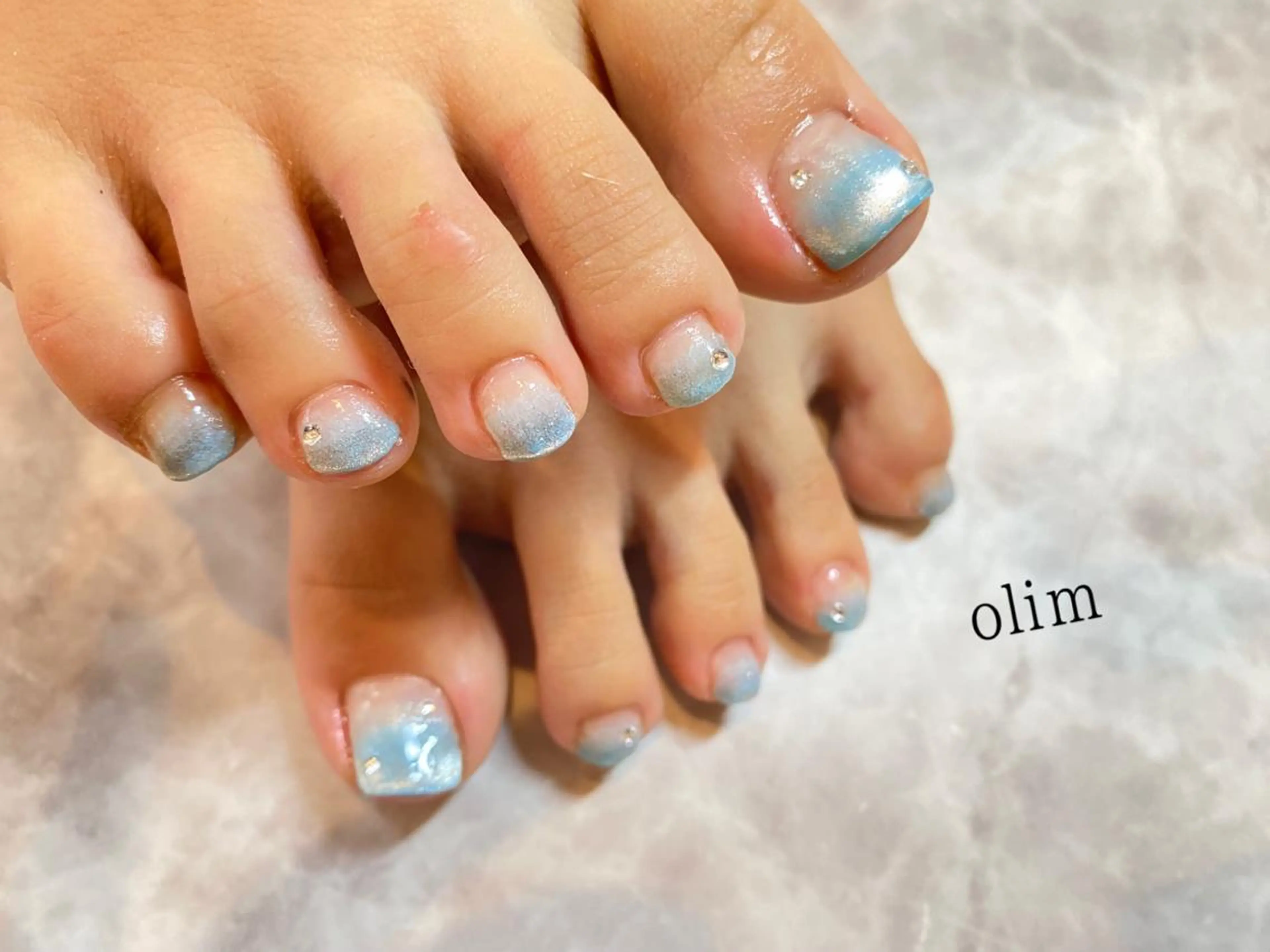 ネイル ブルー フットネイル グラデーション 水色 マグネットネイル olim nailspaceのネイルデザイン