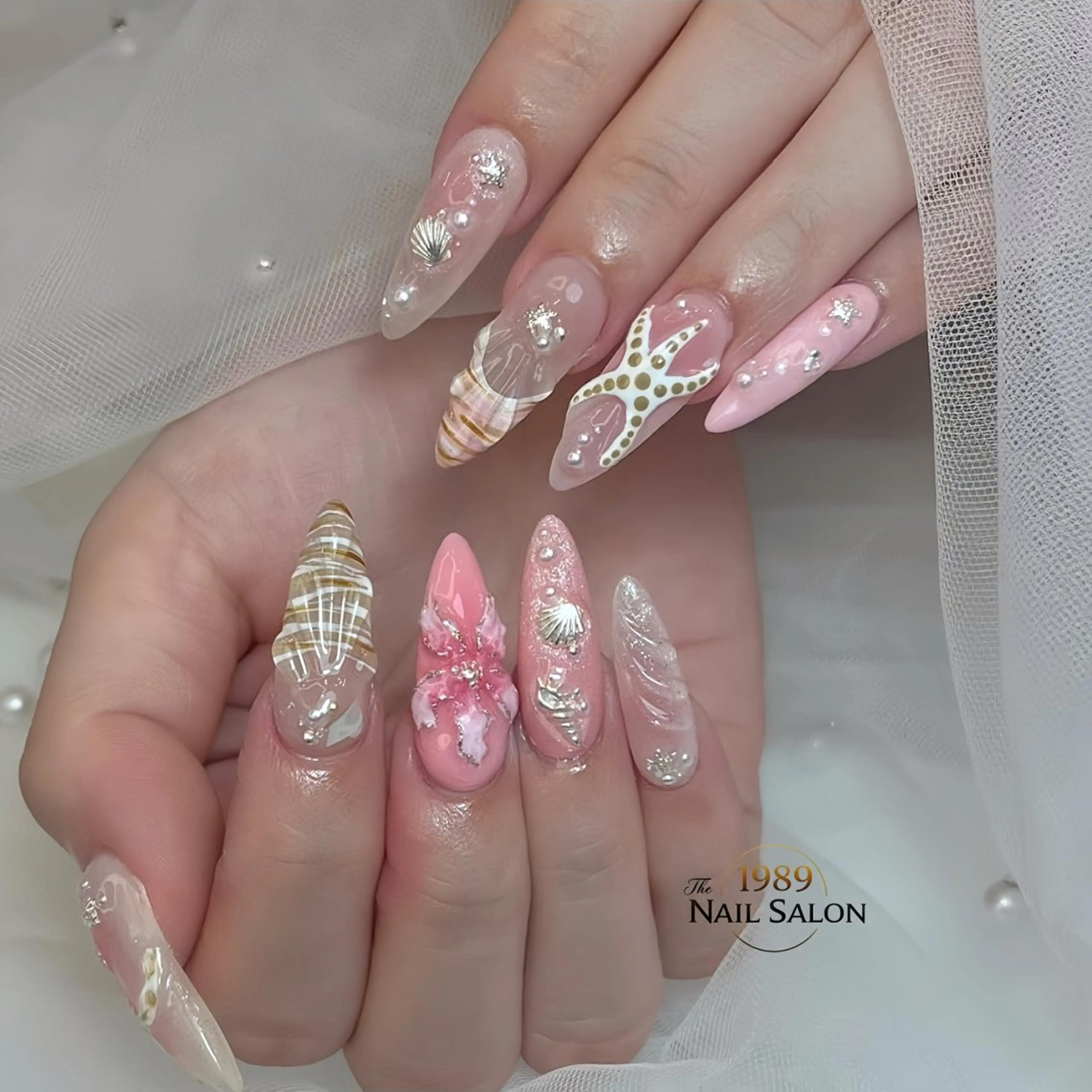 ネイル アートネイル フラワーネイル ハンドネイル The 1989 Nail Salonのネイルデザイン
