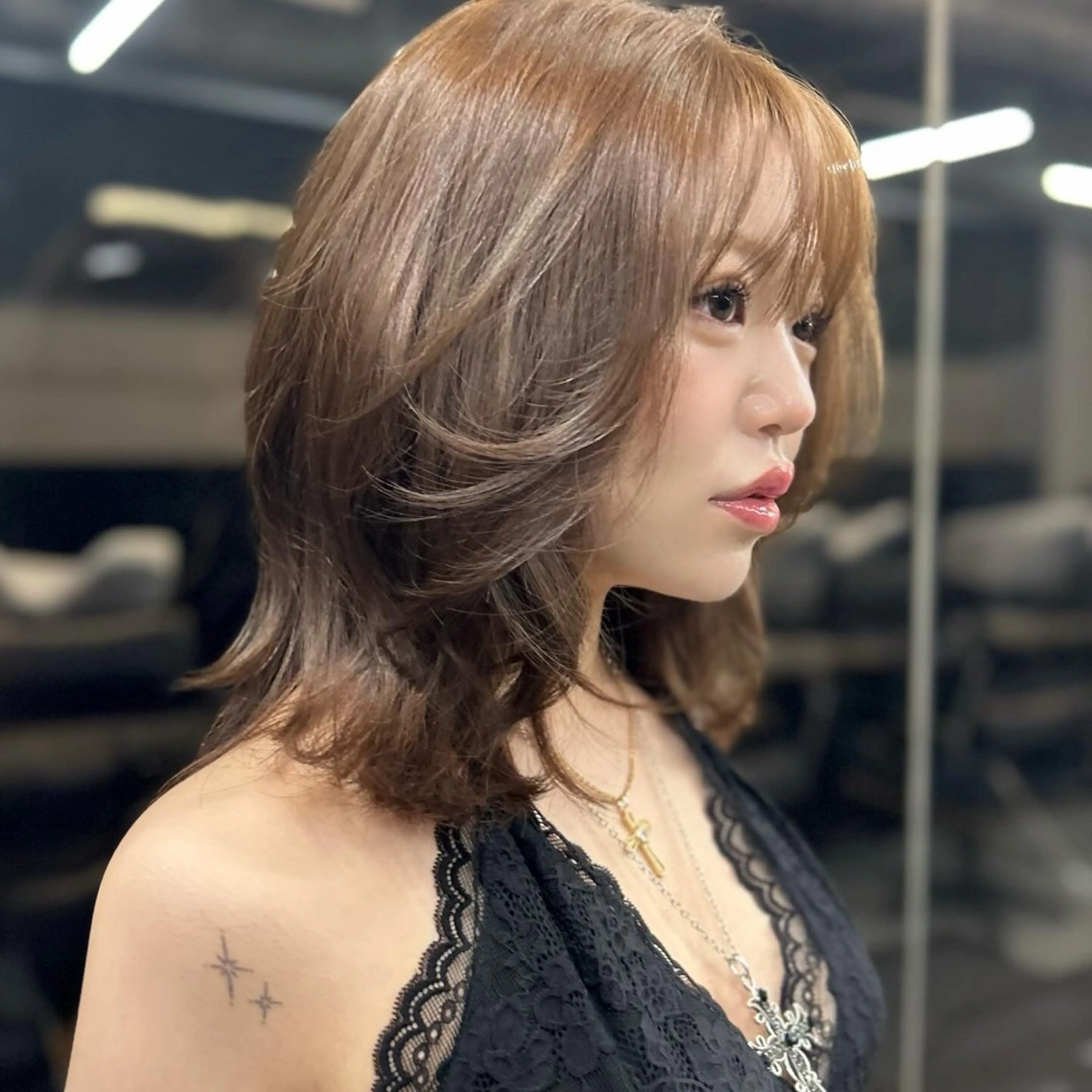 ミディアム レイヤーカット ICY表参道所属・ERIKA YAMAMOTOのヘアスタイル