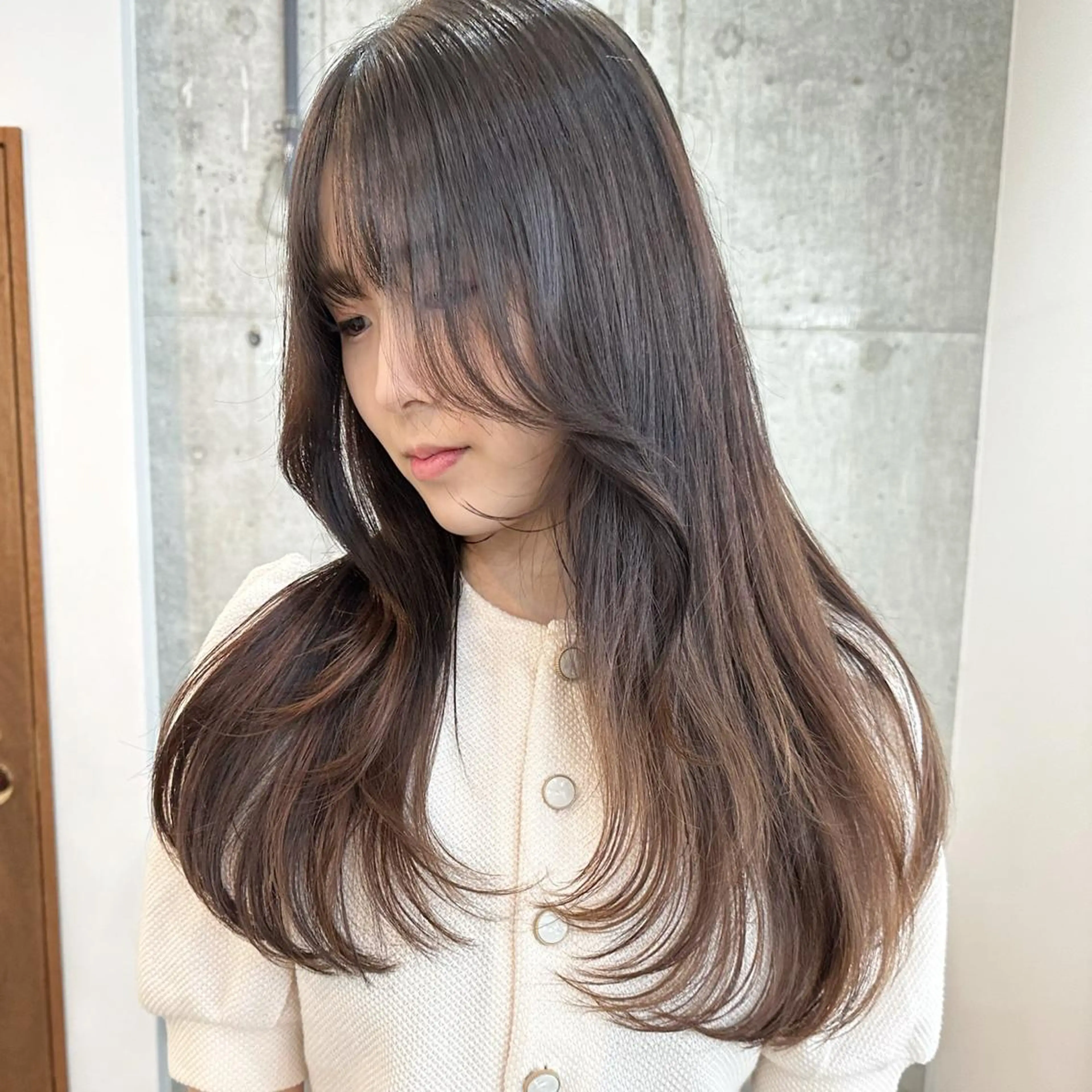 ロング ヘアアレンジ 韓国風ヘア レイヤーカット ワンホンレイヤー ワンホンヘア SAKURA表参道所属・切りっぱなしボブ/ デザインカラー店長のヘアスタイル