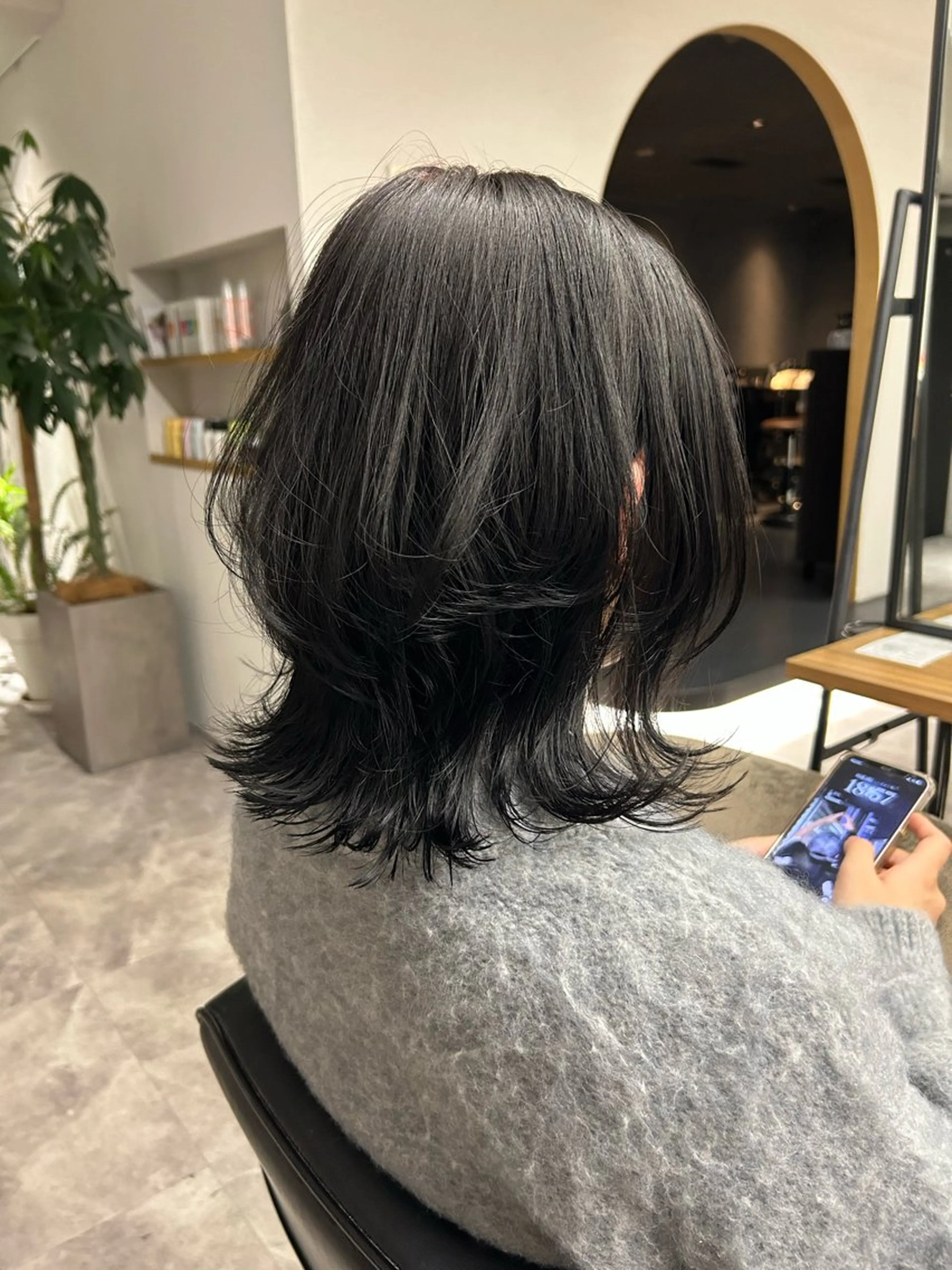 ミディアム ウルフカット カット トリートメント Emitas.　井上 真奈美のヘアスタイル
