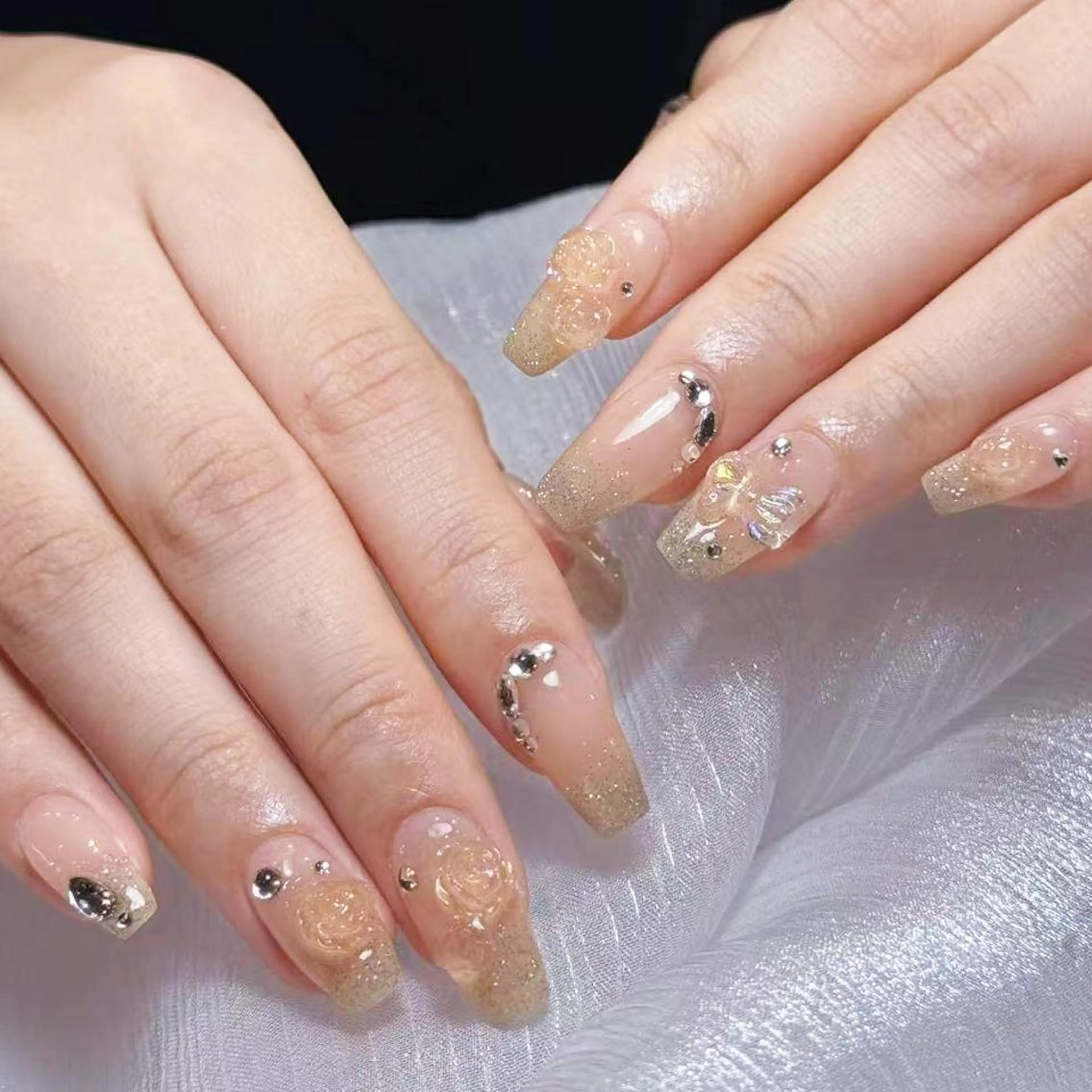 ネイル アートネイル オーロラネイル ガーリー キラキラネイル 韓国ネイル ハンドネイル DIAMOND 💅のネイルデザイン