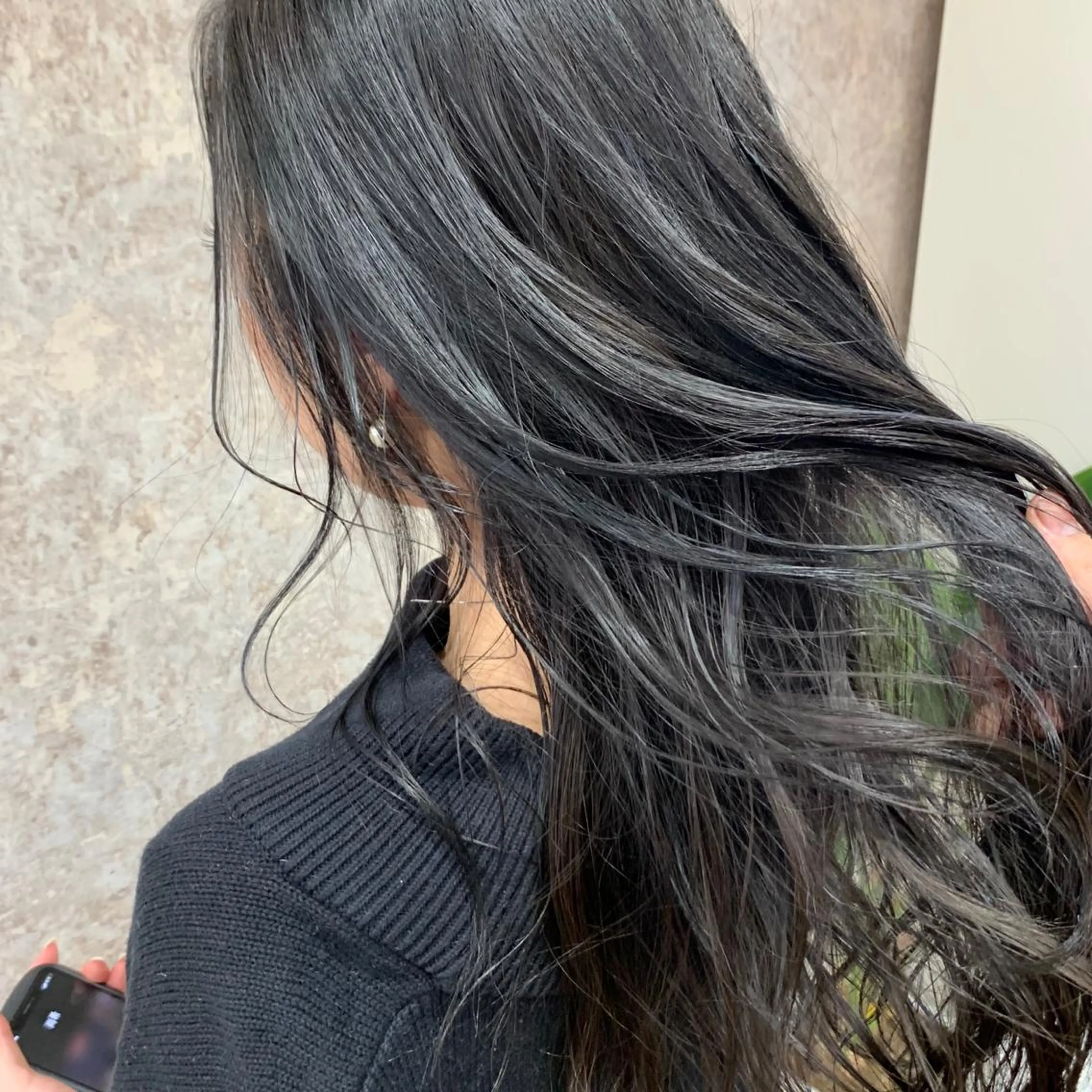 ロング カラー ブリーチ 透明感カラー ダークグレー ダークグレージュ グレージュ 明石遼/ベージュ / ピンクのヘアスタイル