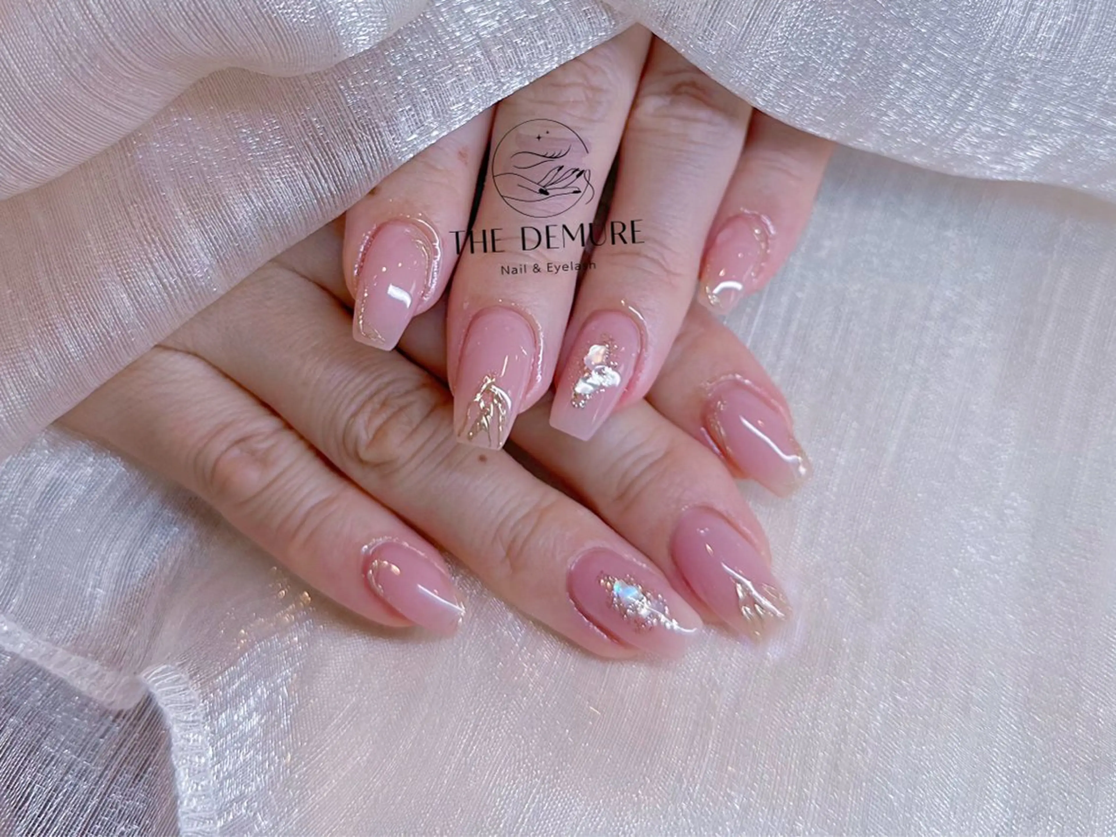 ネイル アートネイル キラキラネイル 韓国ネイル 水色 ロングネイル ハンドネイル ハンドケア NailDemure 【銀座店】のネイルデザイン