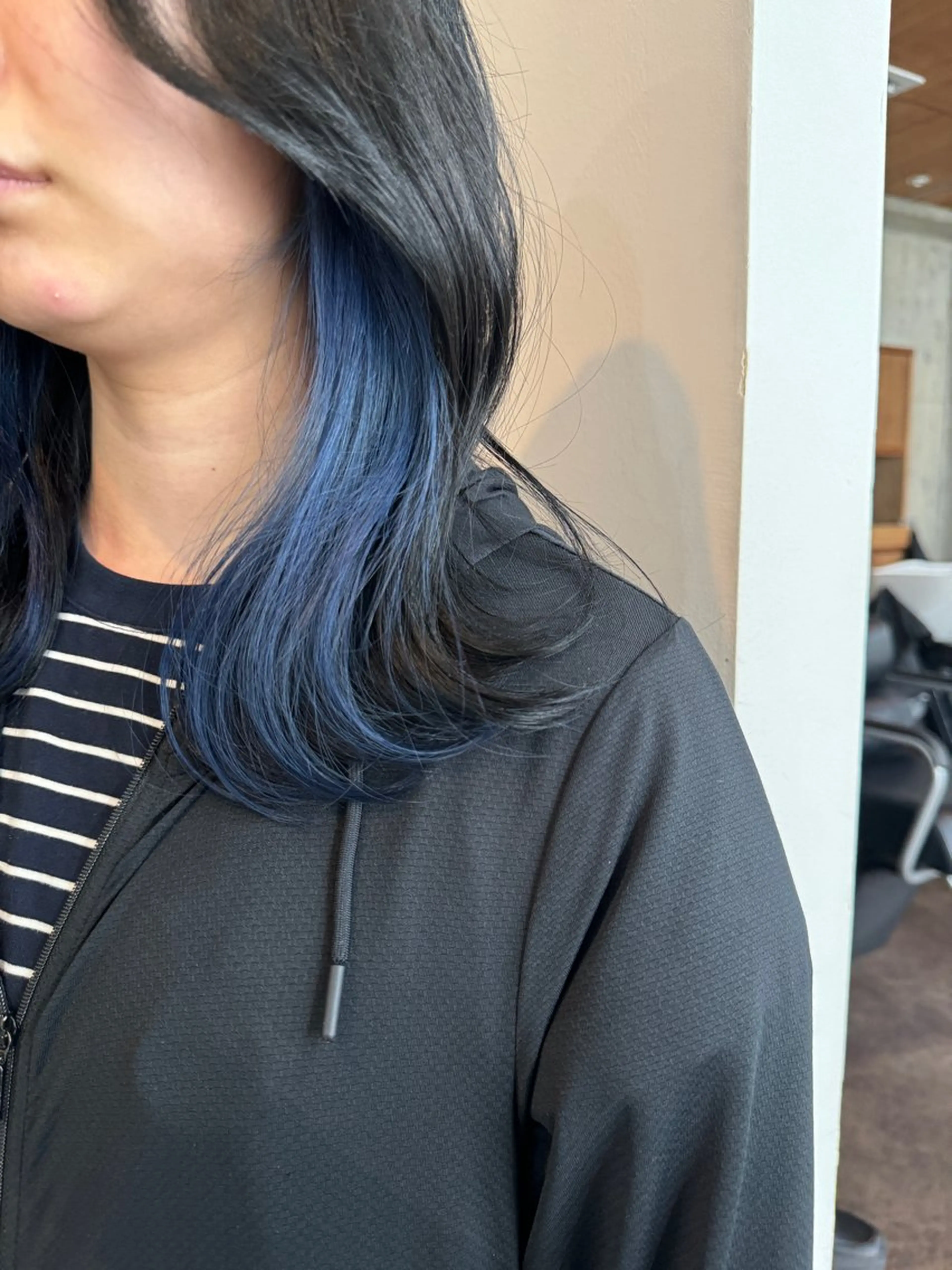 セミロング カラー ブルーカラー ヘアカラー 切りっぱなしボブ/ ブリーチカラー/大塚のヘアスタイル