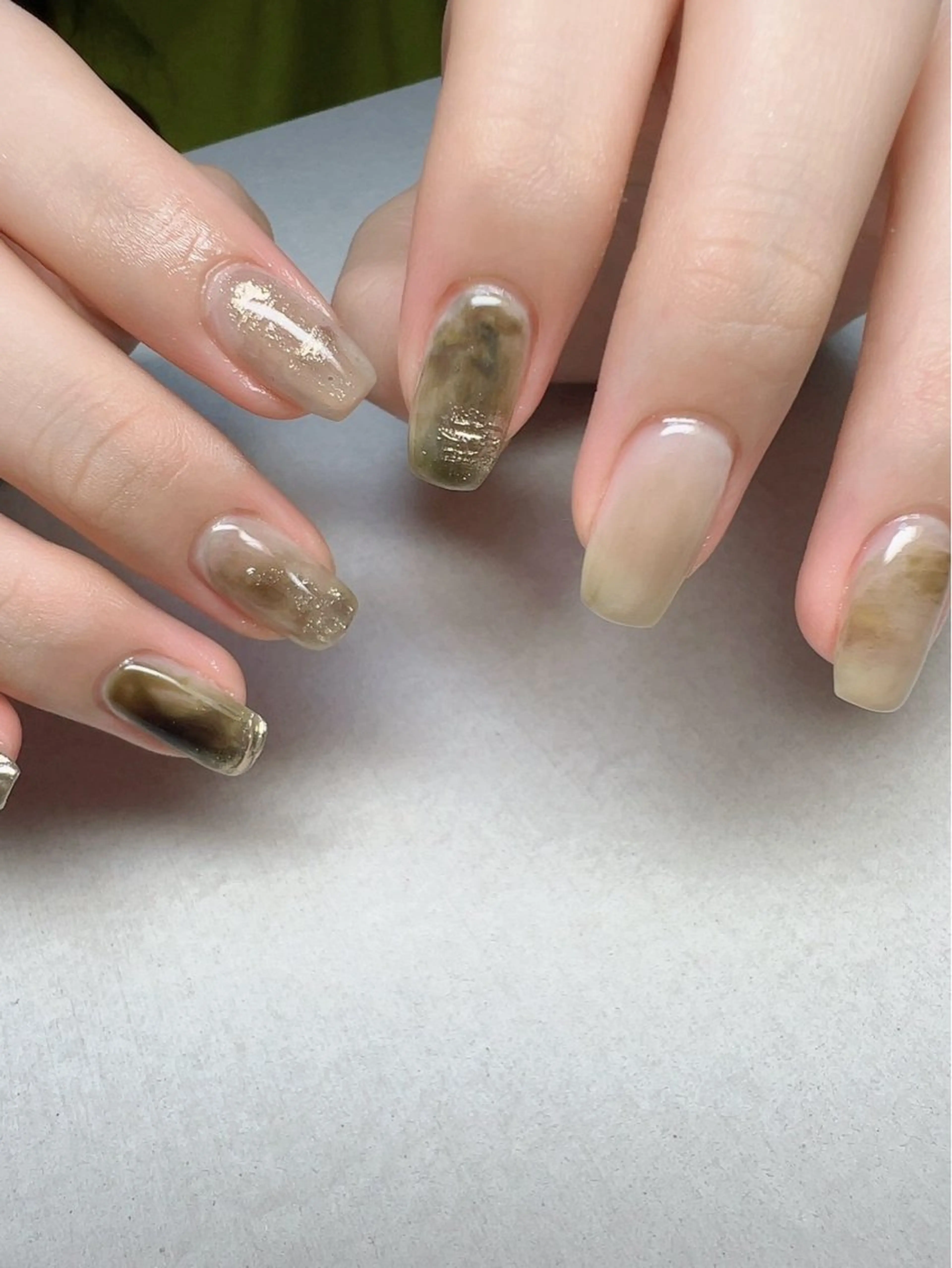 ネイル ジェルネイル 氷ネイル・うるうるネイル 持ち込み ニュアンスネイル 冬ネイル irooo 21のネイルデザイン