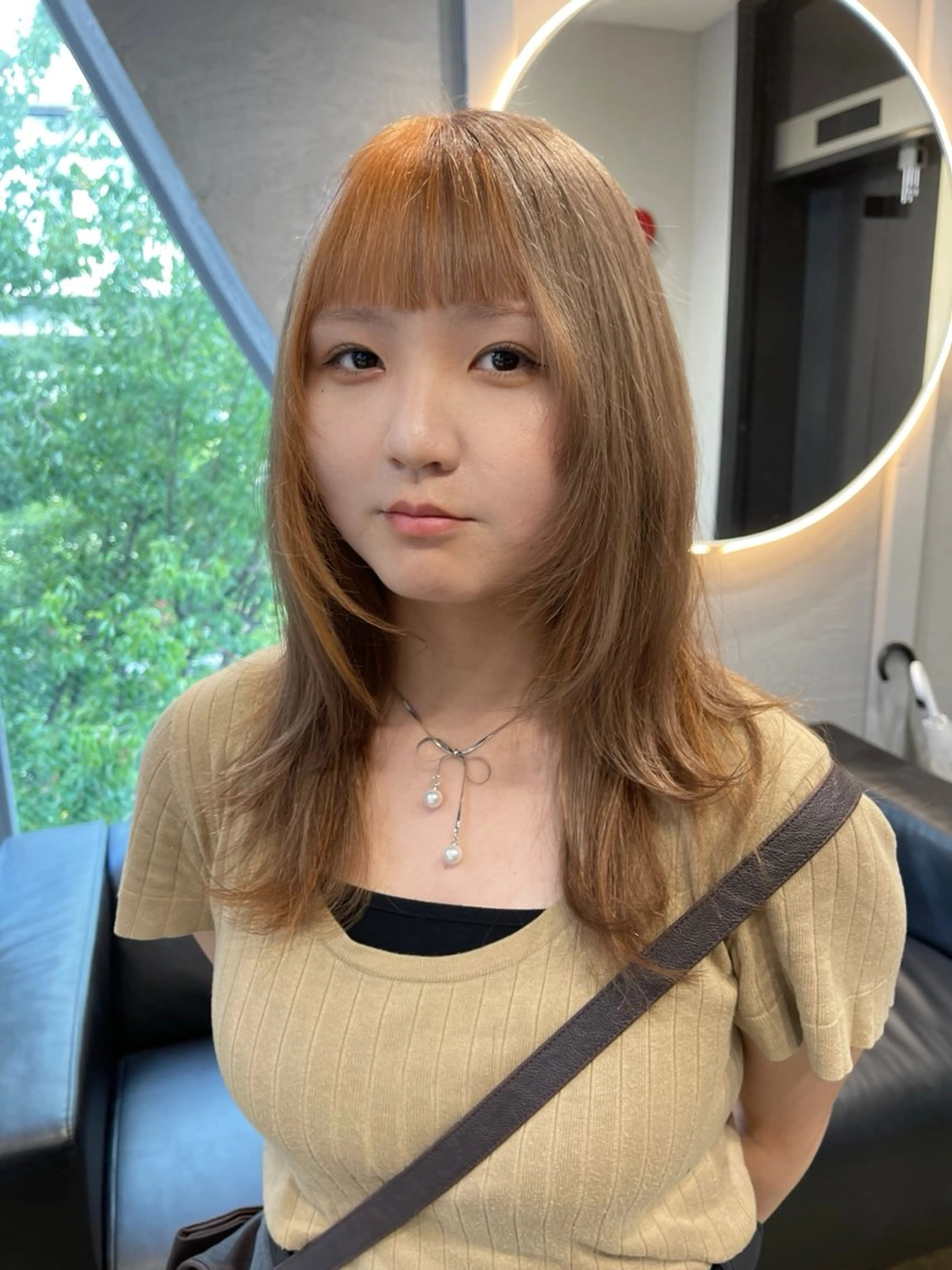 セミロング カラー ベージュカラー ブリーチ ケアブリーチ デザインカラー ダブルカラー ヘアカラー トリートメント TATSUブリーチ/ ミルクティーベージュのヘアスタイル