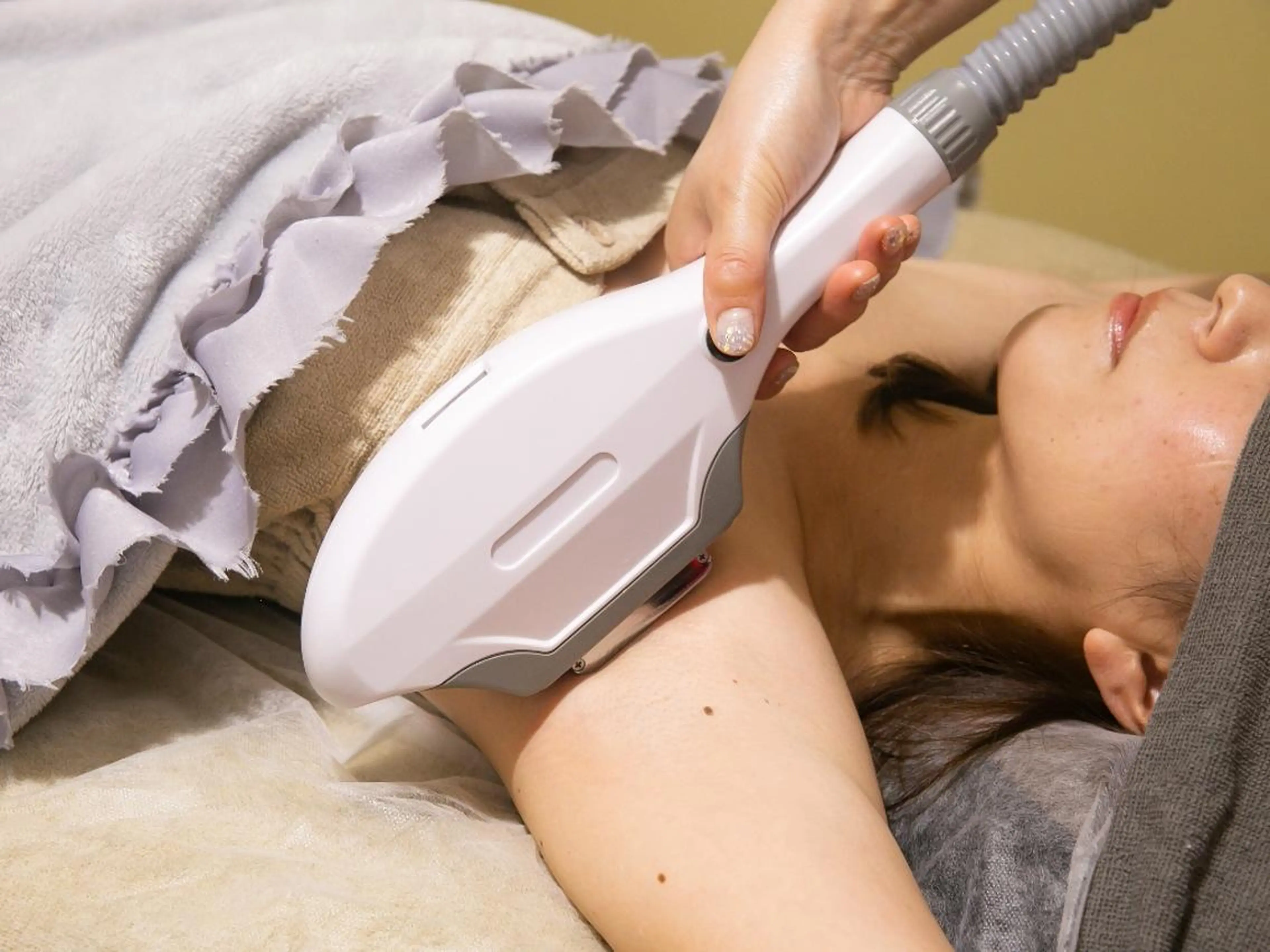 Beauty Salon Luana所属・Luanaまつパ脱毛 ハーブピーリング眉毛のマツエク・マツパデザイン