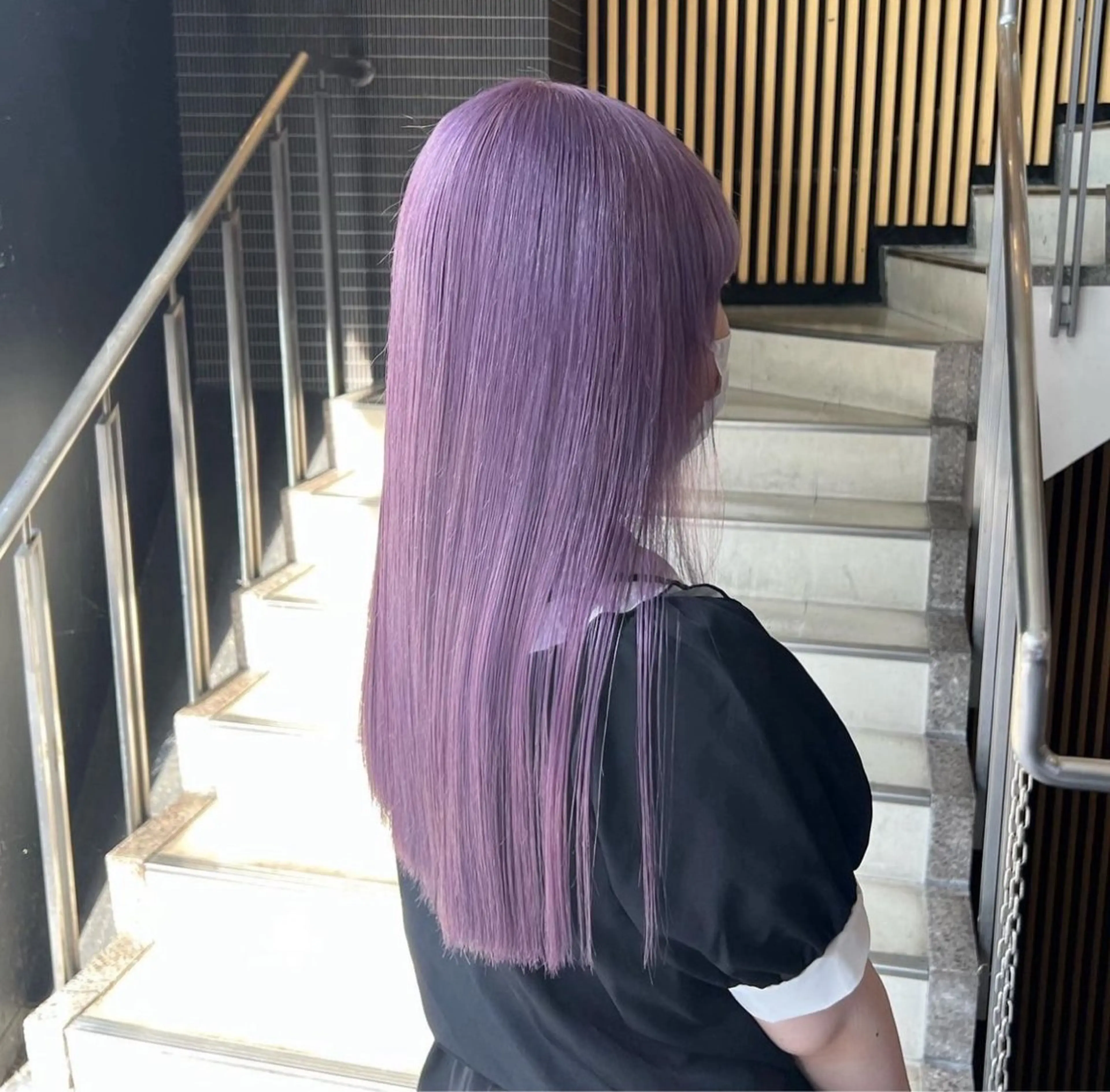 ロング カラー ブリーチ ラベンダーカラー パープルカラー ヘアカラー ホワイトカラー/ ピンクベージュにったのヘアスタイル